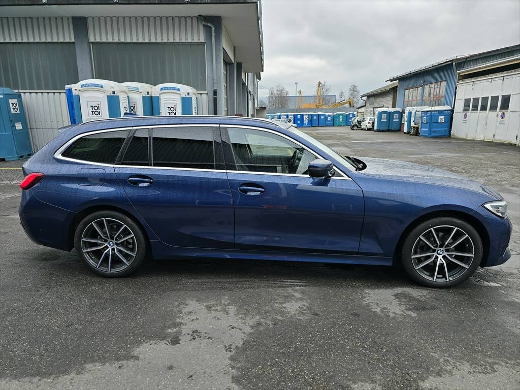 BMW 320d xDrive 48V Touring Luxury Line Steptronic-image-5