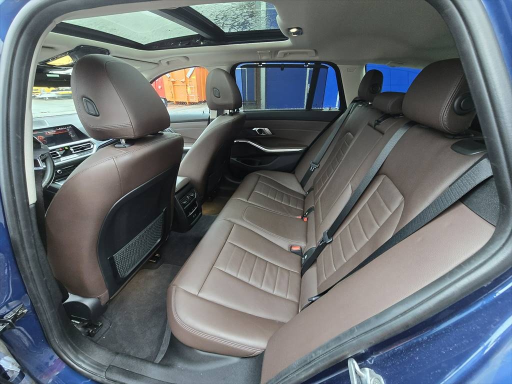 BMW 320d xDrive 48V Touring Luxury Line Steptronic-image-9