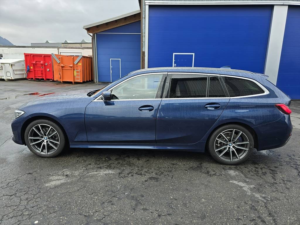 BMW 320d xDrive 48V Touring Luxury Line Steptronic-image-1