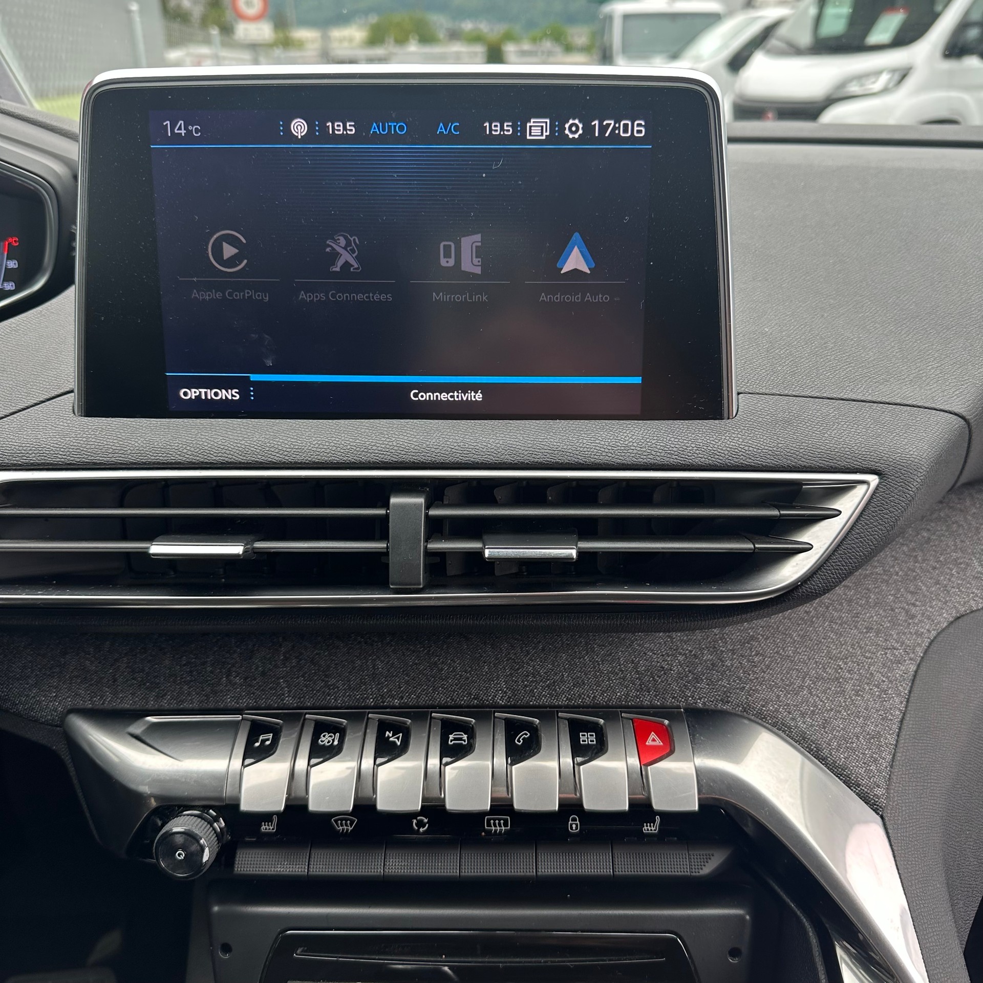 PEUGEOT 5008 1.2 Pure Tech Allure EAT-image-20