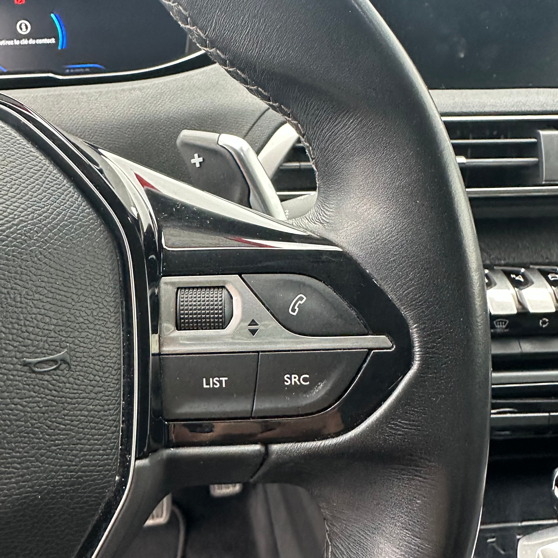 PEUGEOT 5008 1.2 Pure Tech Allure EAT-image-18