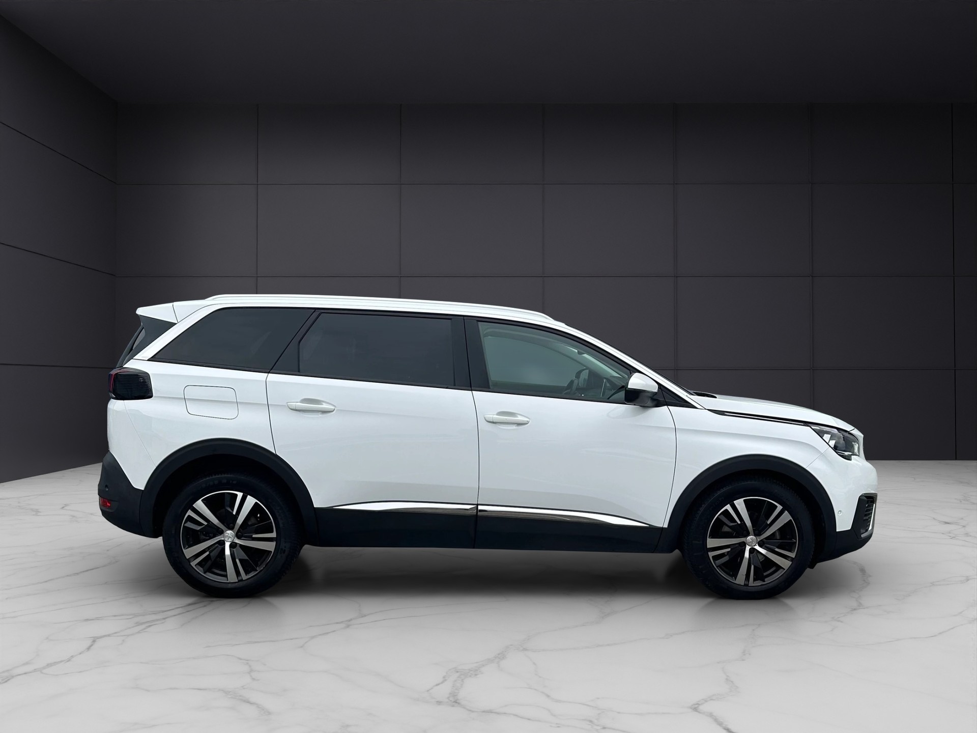 PEUGEOT 5008 1.2 Pure Tech Allure EAT-image-5