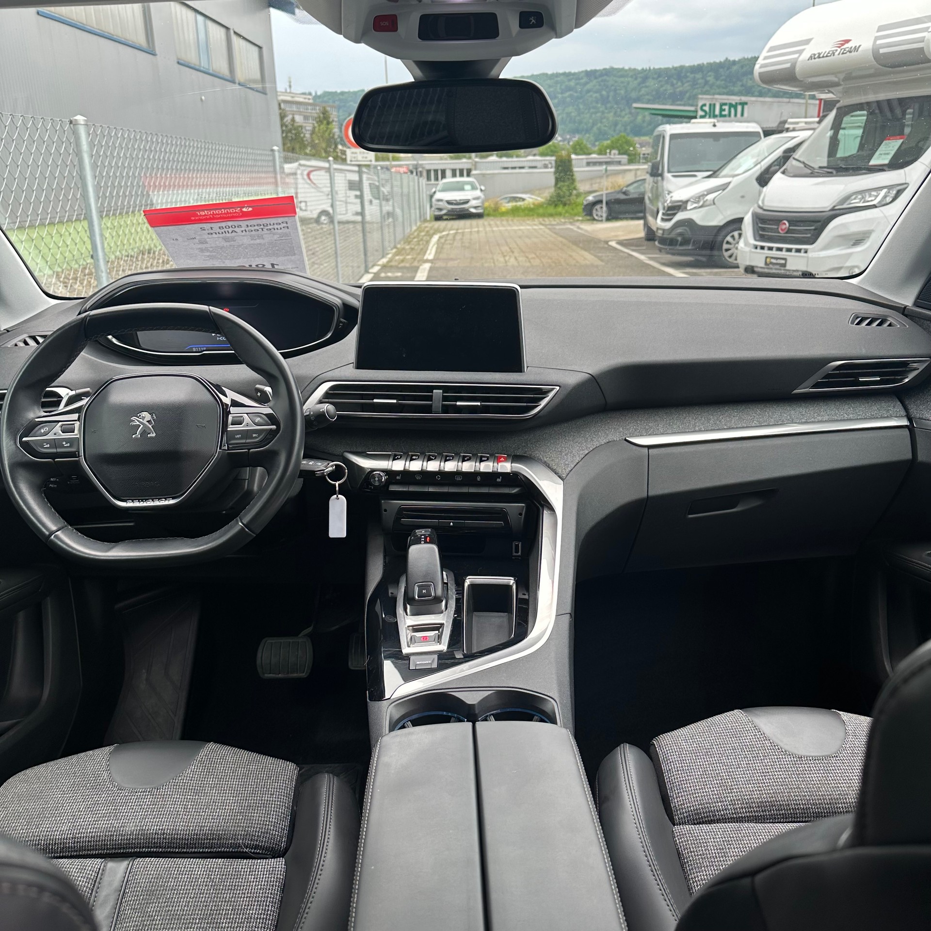 PEUGEOT 5008 1.2 Pure Tech Allure EAT-image-15