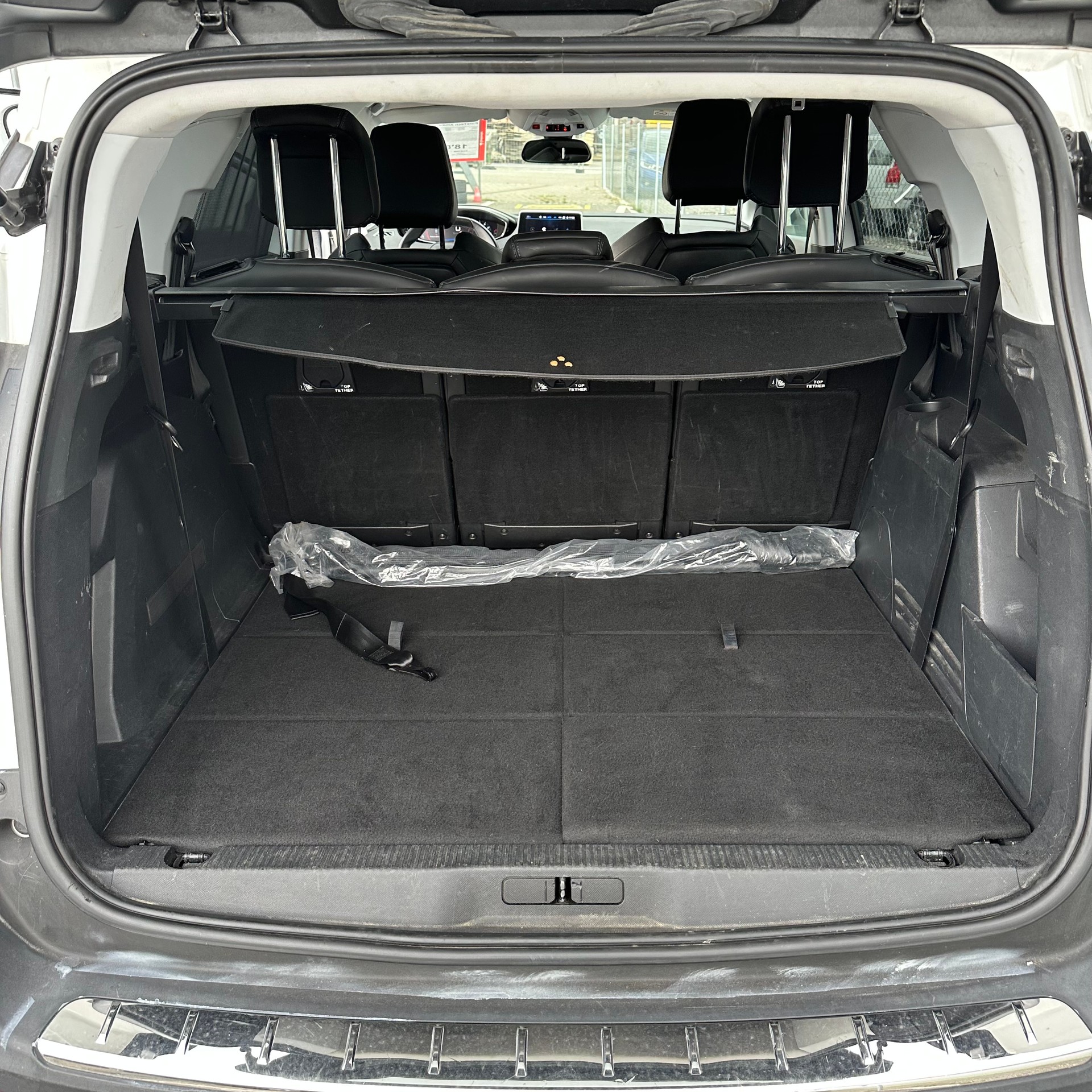 PEUGEOT 5008 1.2 Pure Tech Allure EAT-image-8
