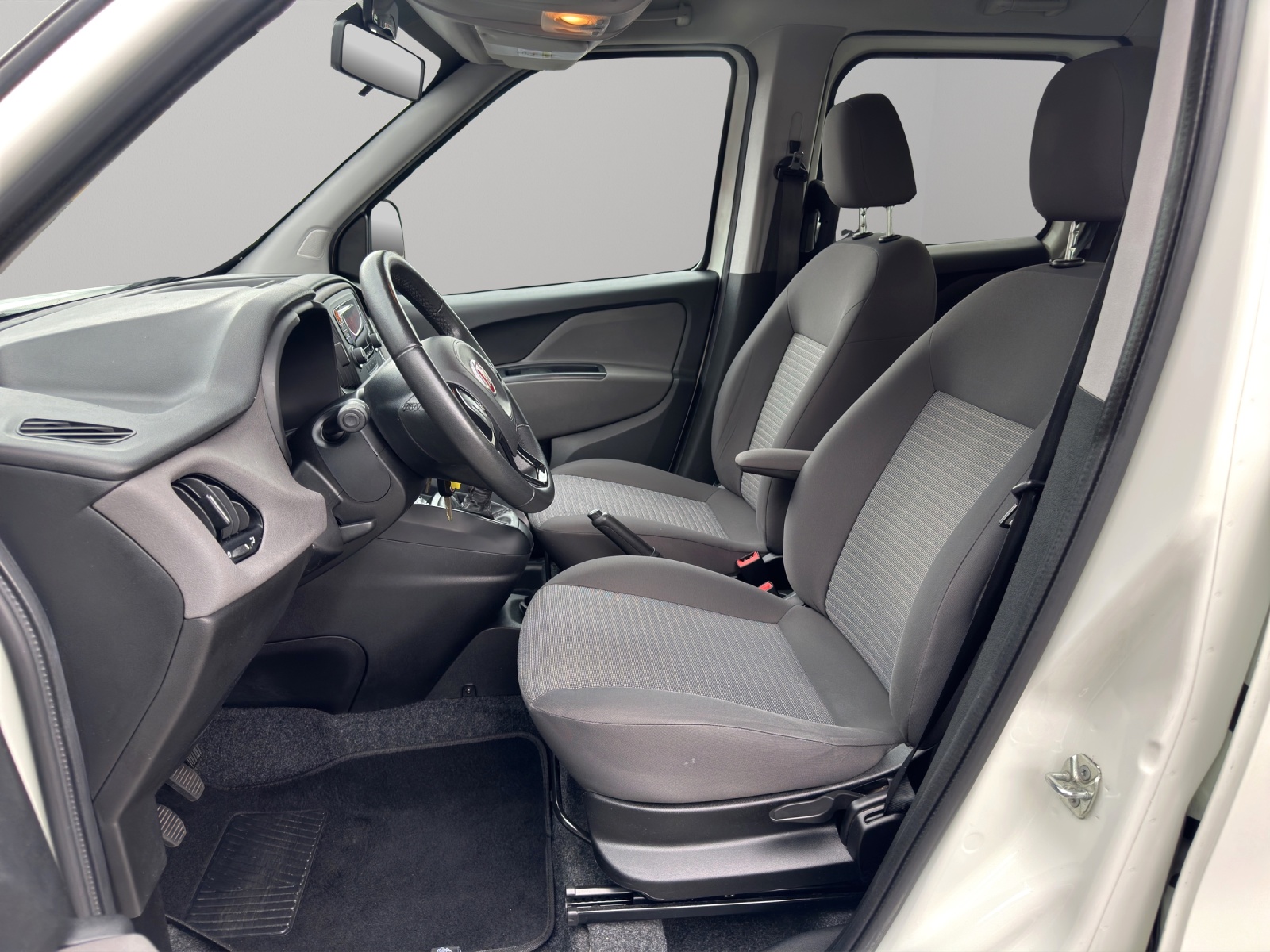 FIAT Doblò 2.0 JTD Emotion-image-8