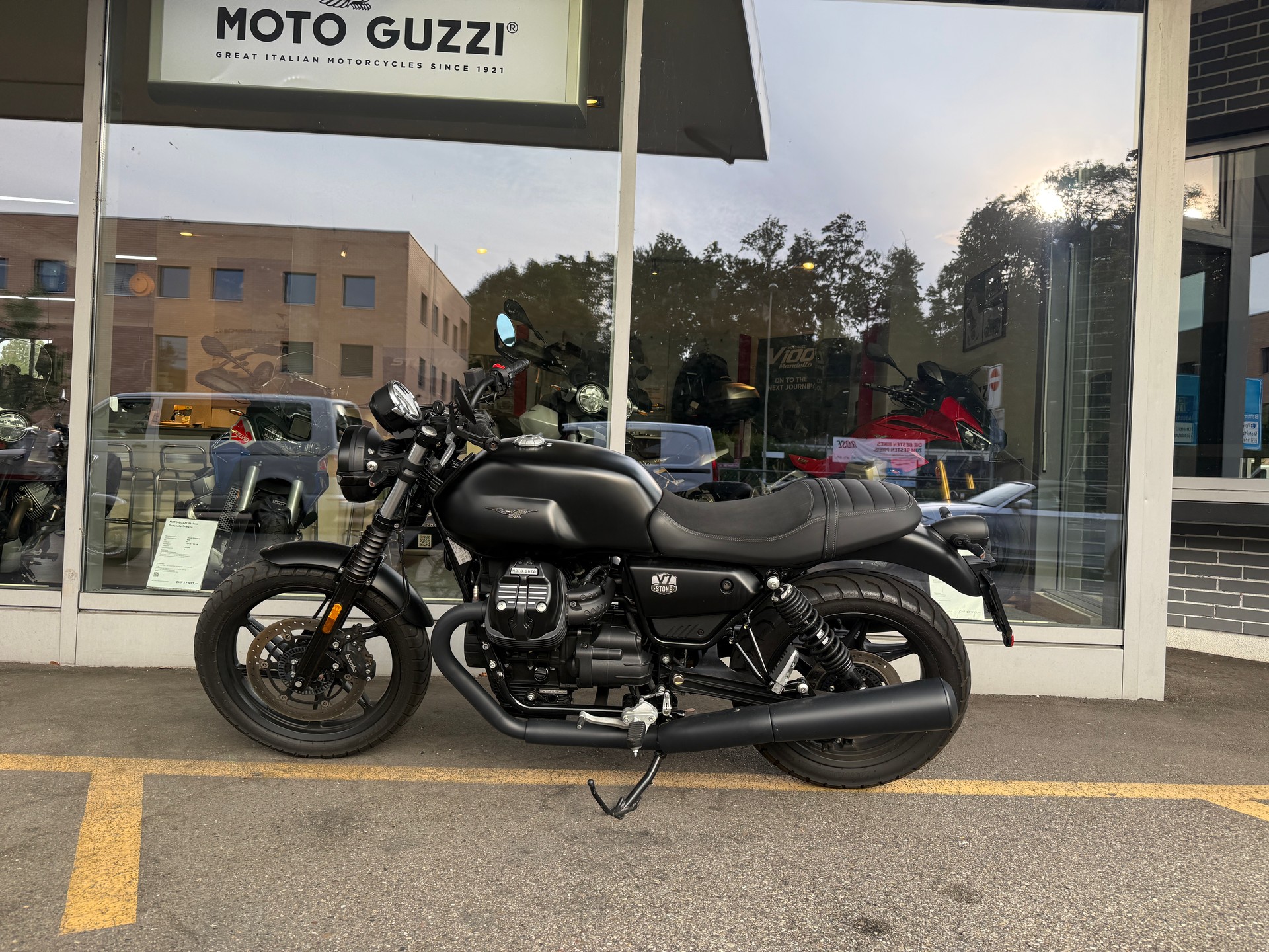 MOTO GUZZI V7 IV 850 Stone-image-7