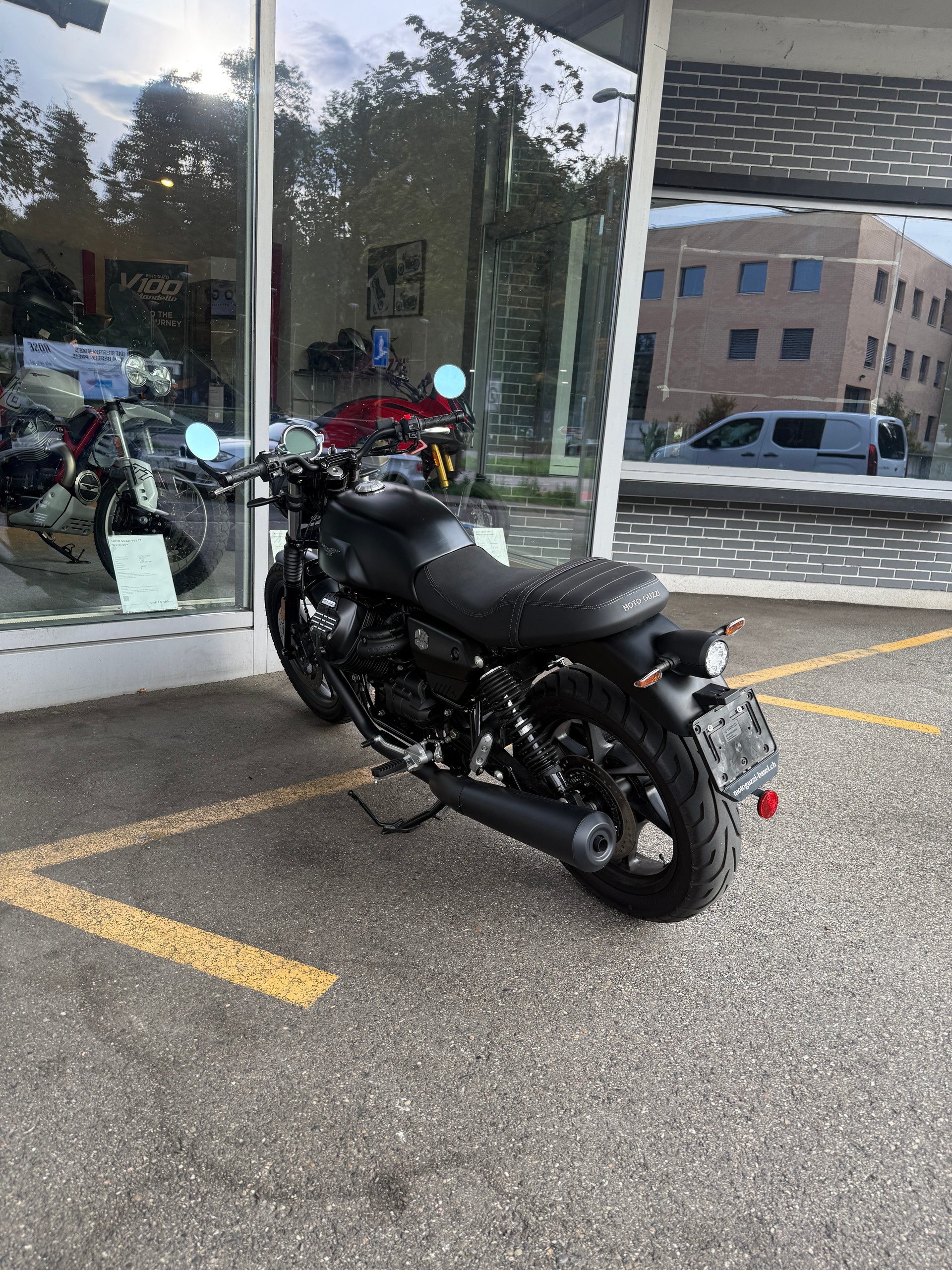 MOTO GUZZI V7 IV 850 Stone-image-9
