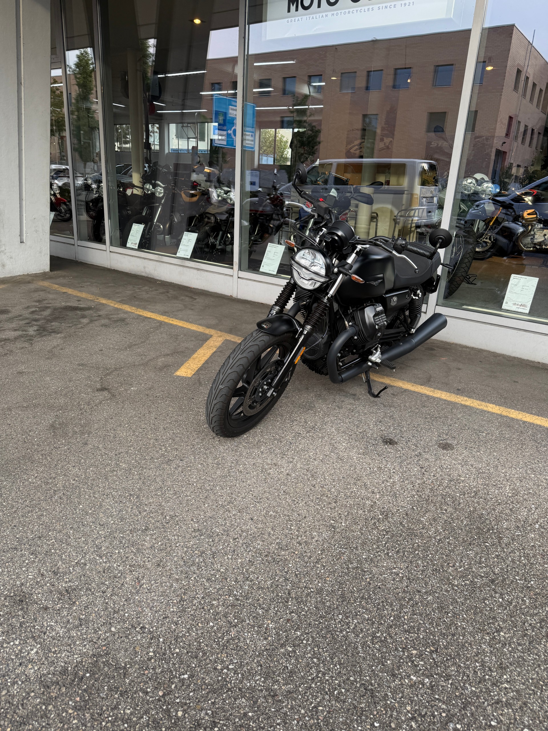 MOTO GUZZI V7 IV 850 Stone-image-3