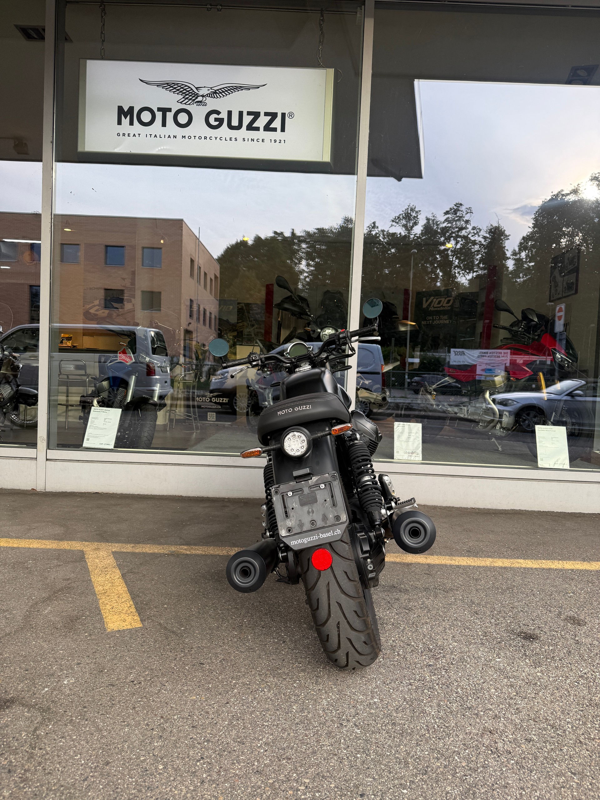 MOTO GUZZI V7 IV 850 Stone-image-10