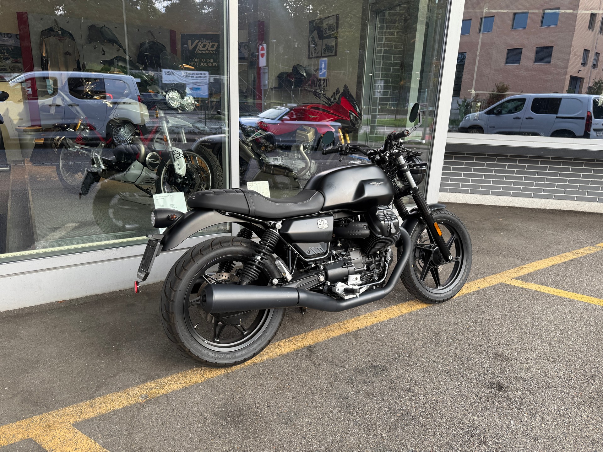 MOTO GUZZI V7 IV 850 Stone-image-2