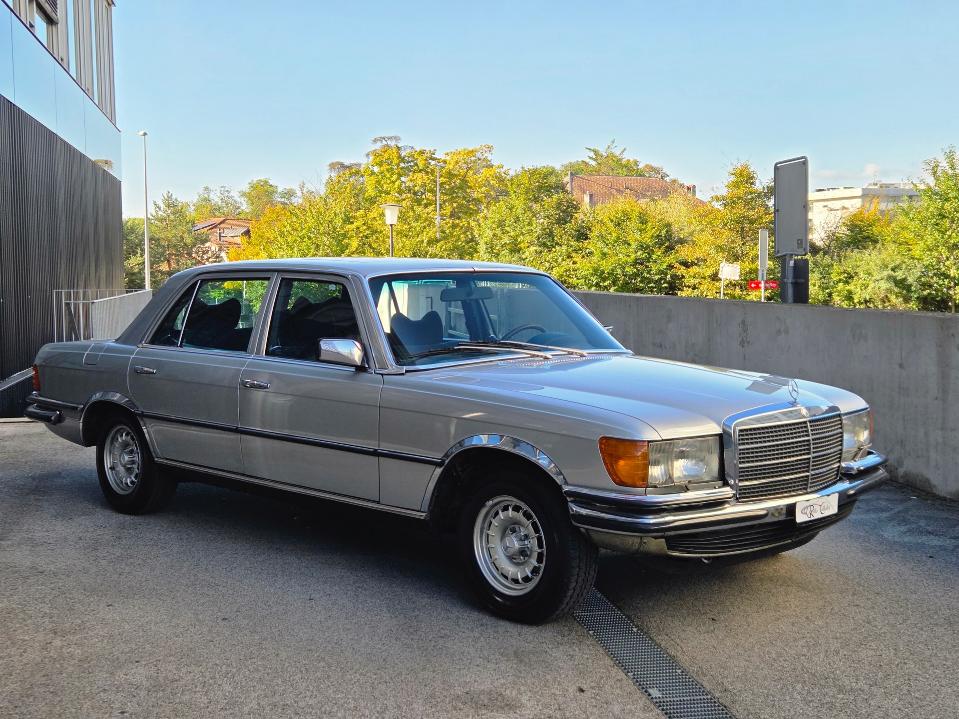 MERCEDES-BENZ 450 SEL 6.9 W116 - voiture CH - superbe état d'origine - 2 propriétaires - expertise vétéran du jour-image-1