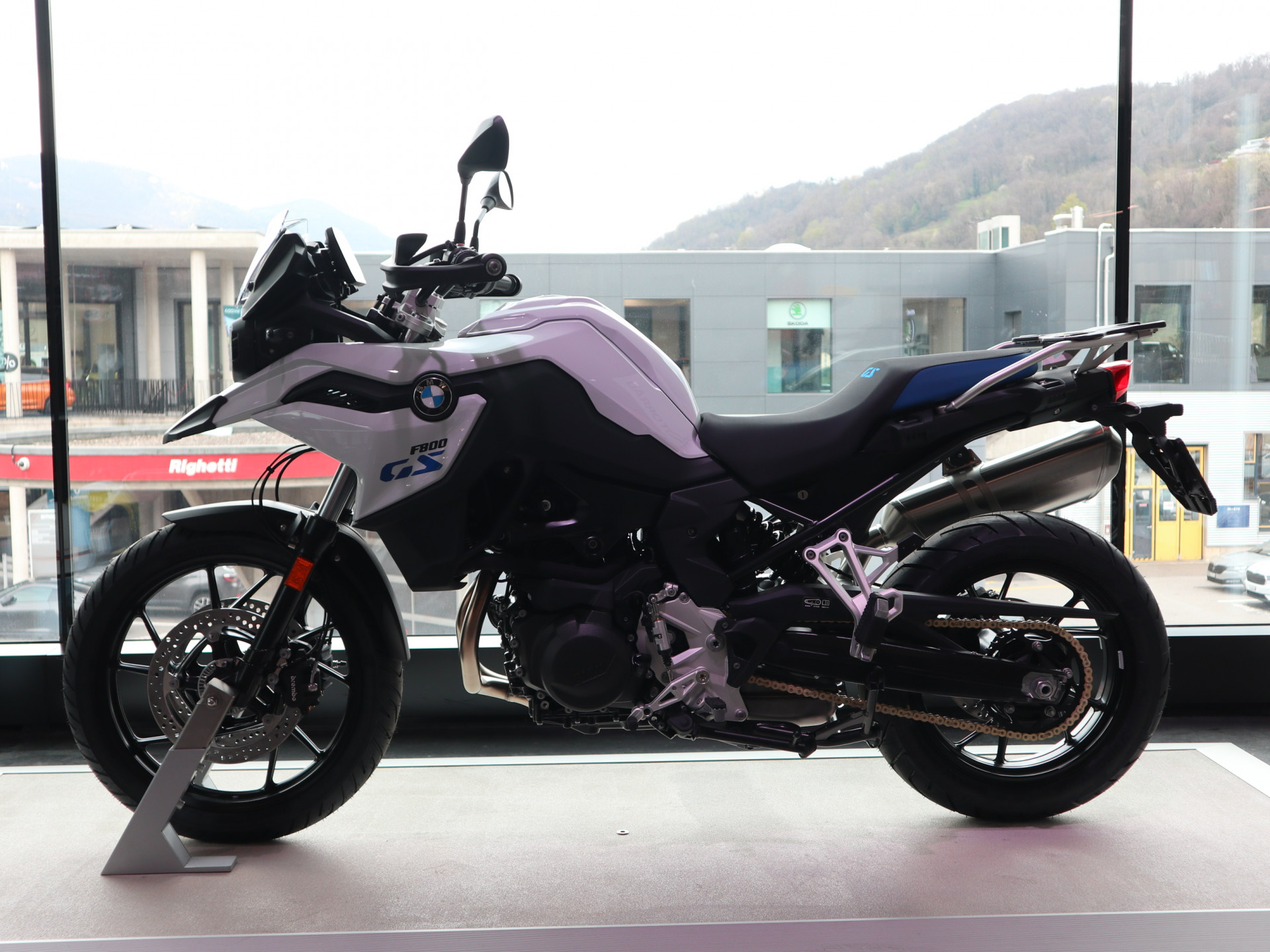 BMW F 800 GS-image-1