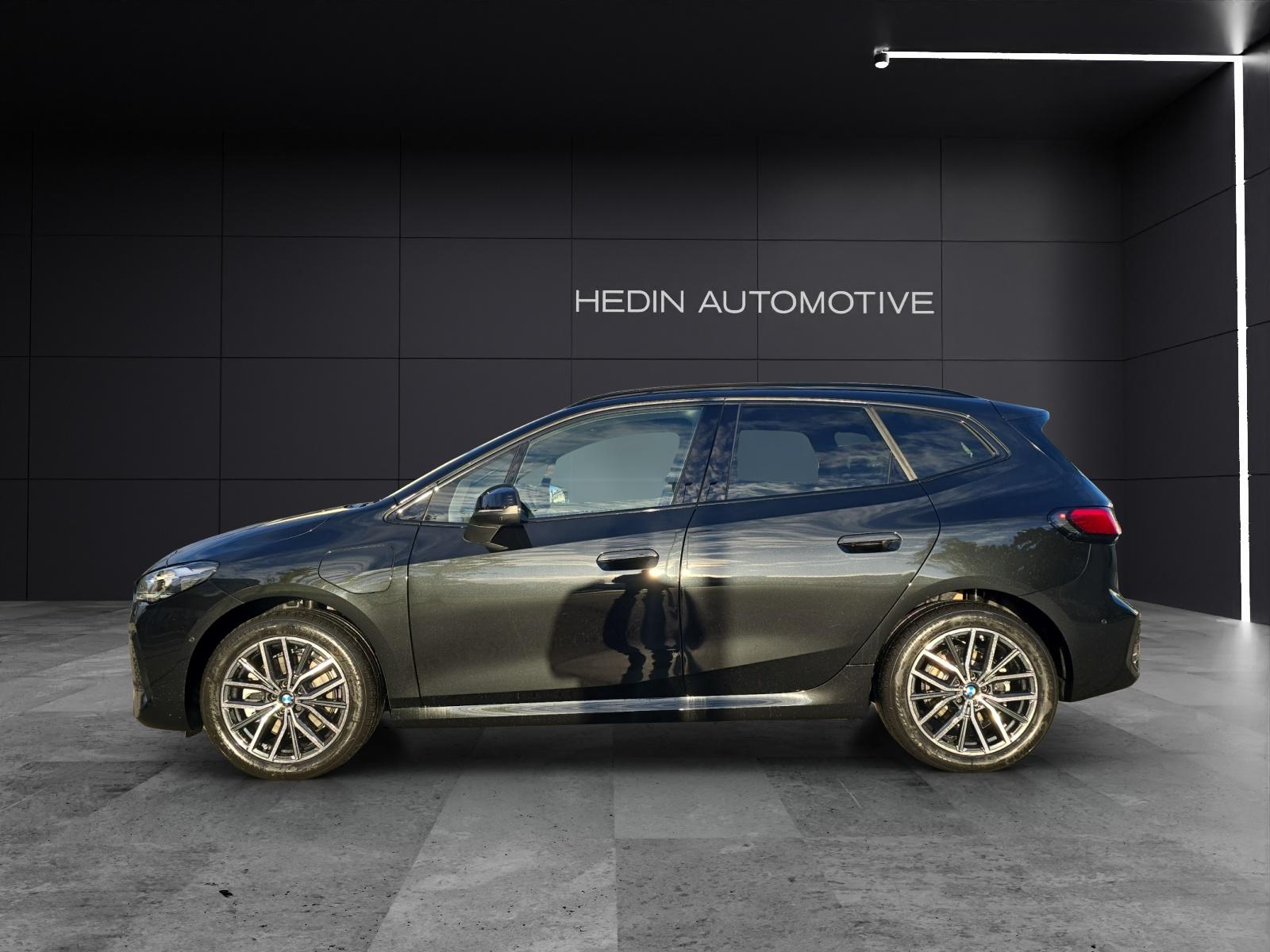 BMW 230e xDrive Active Tourer-showroom-element-2