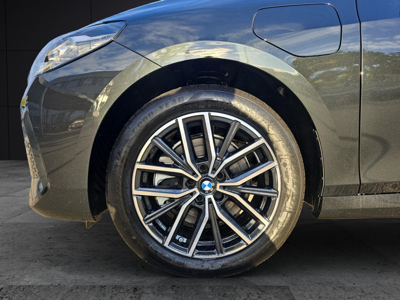BMW 230e xDrive Active Tourer-showroom-element-3