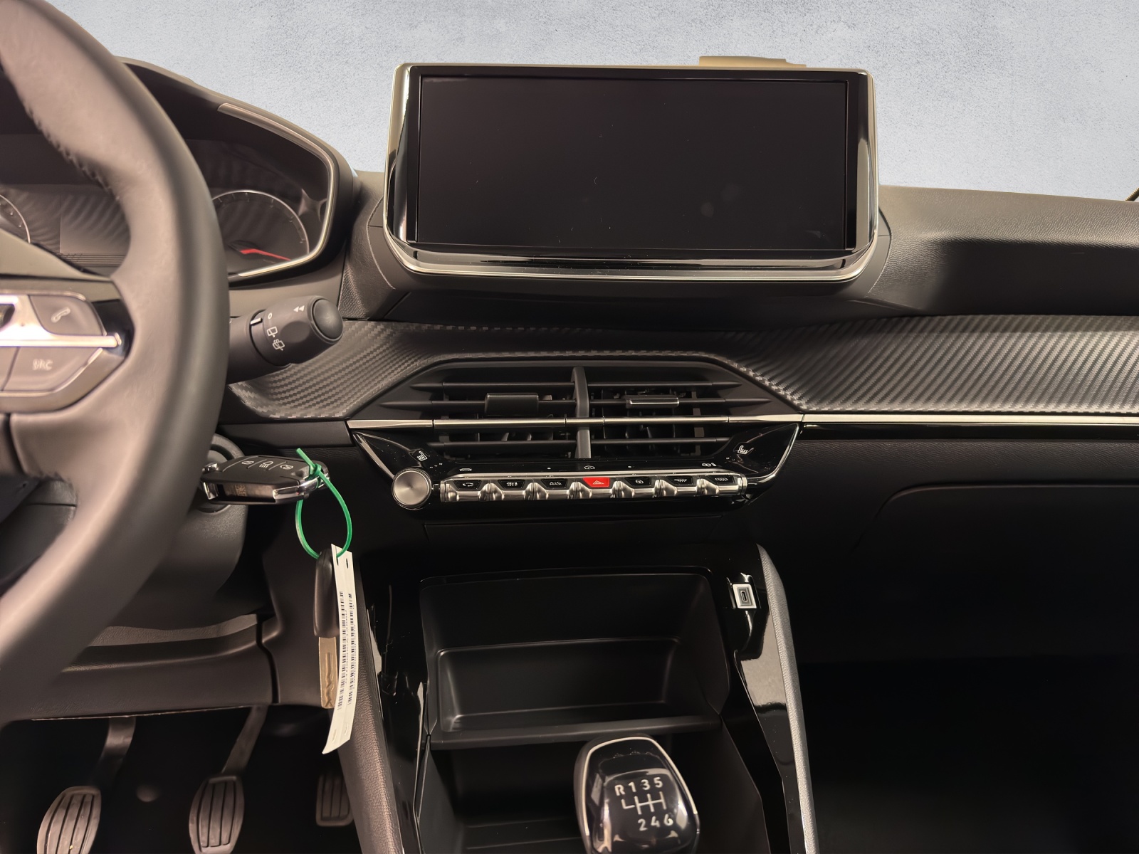 PEUGEOT 208 1.2 PureTech Style-image-9