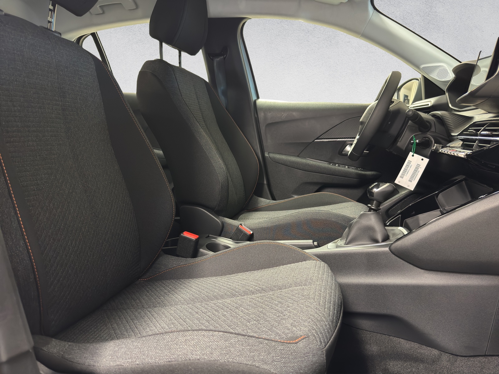 PEUGEOT 208 1.2 PureTech Style-image-13
