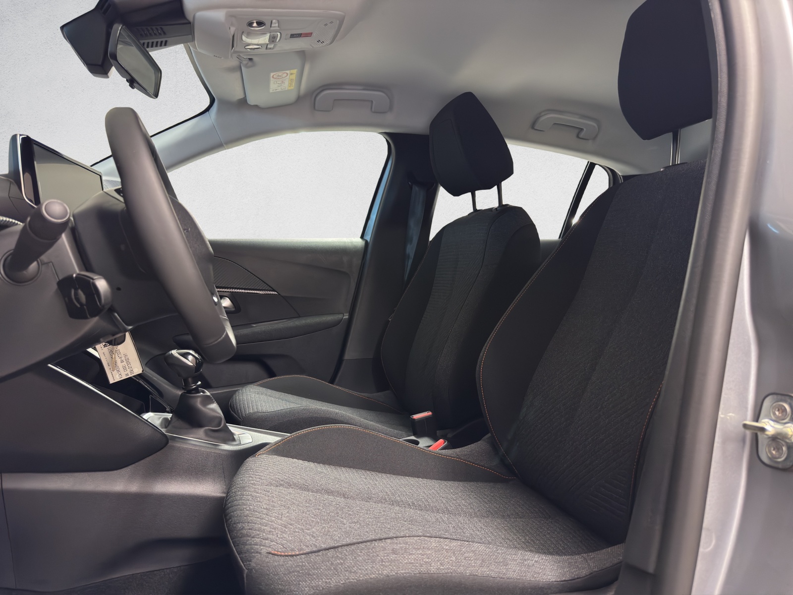 PEUGEOT 208 1.2 PureTech Style-image-11