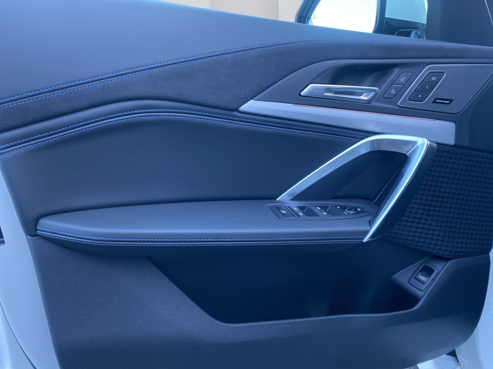BMW X1 23i xDrive paddles-image-19