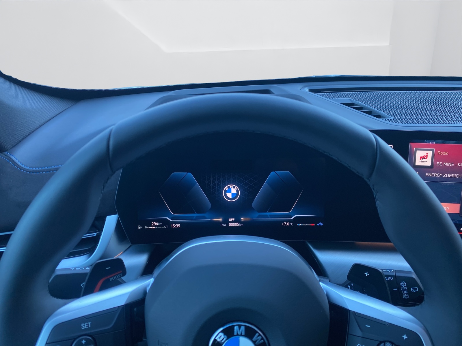 BMW X1 23i xDrive paddles-image-18