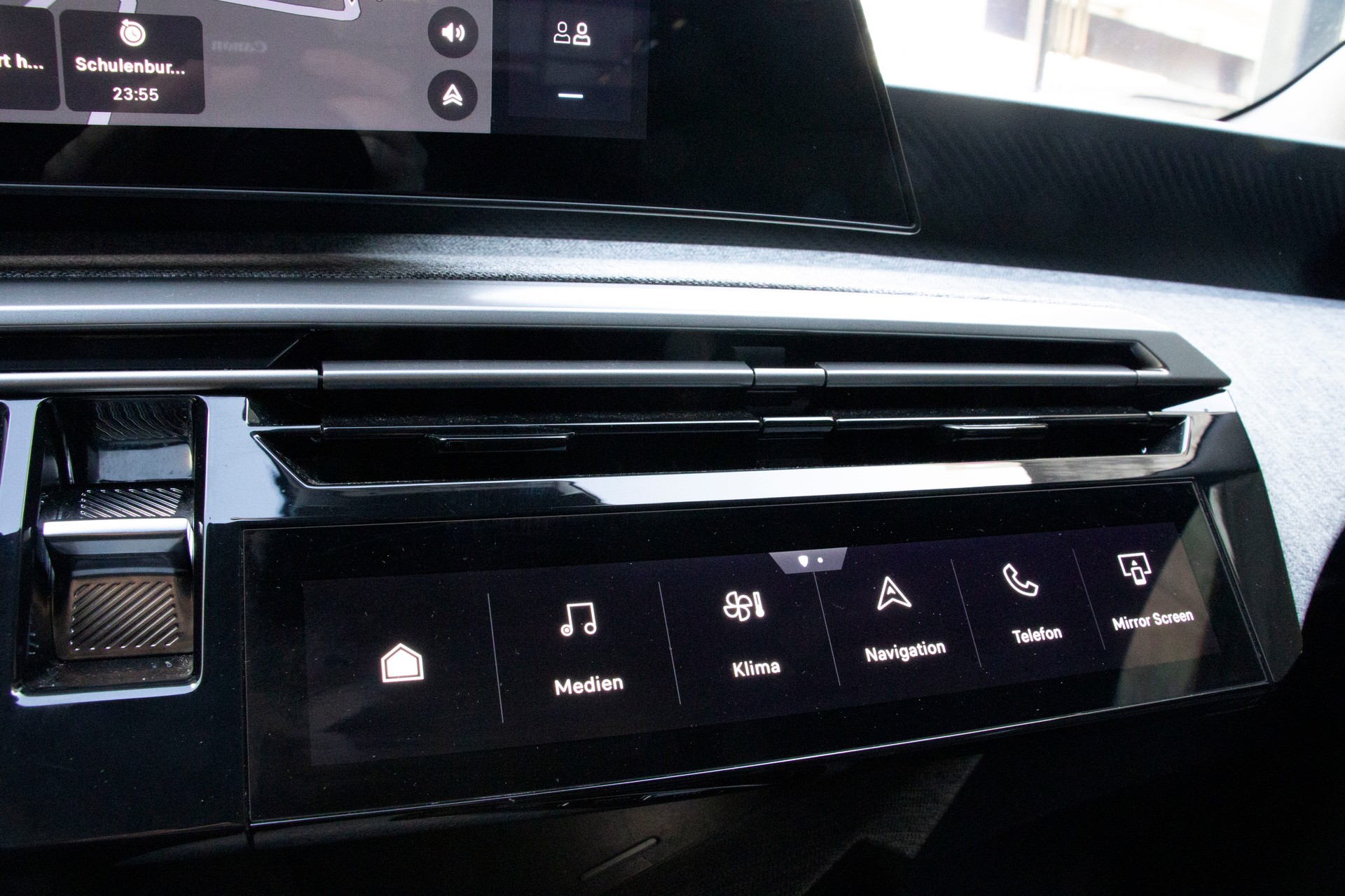 PEUGEOT 3008 145 e-DSC6 Hybrid Allure-image-9