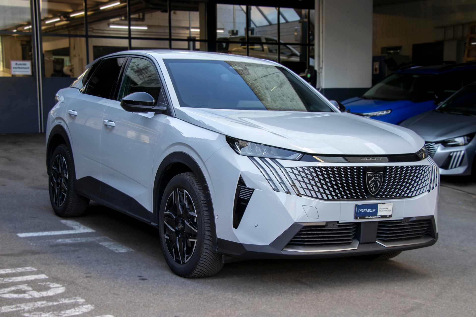 PEUGEOT 3008 145 e-DSC6 Hybrid Allure-showroom-element-3