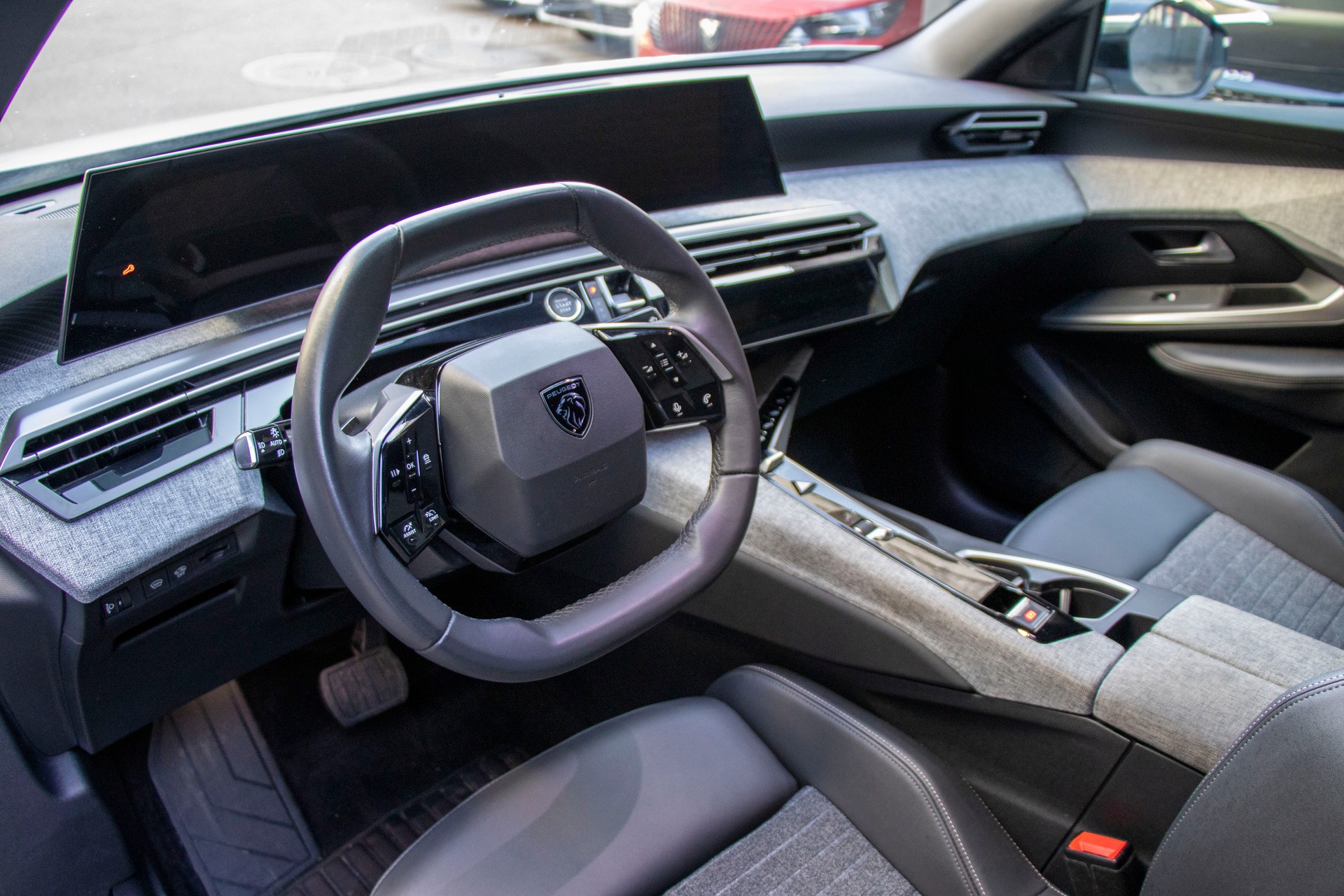 PEUGEOT 3008 145 e-DSC6 Hybrid Allure-image-4