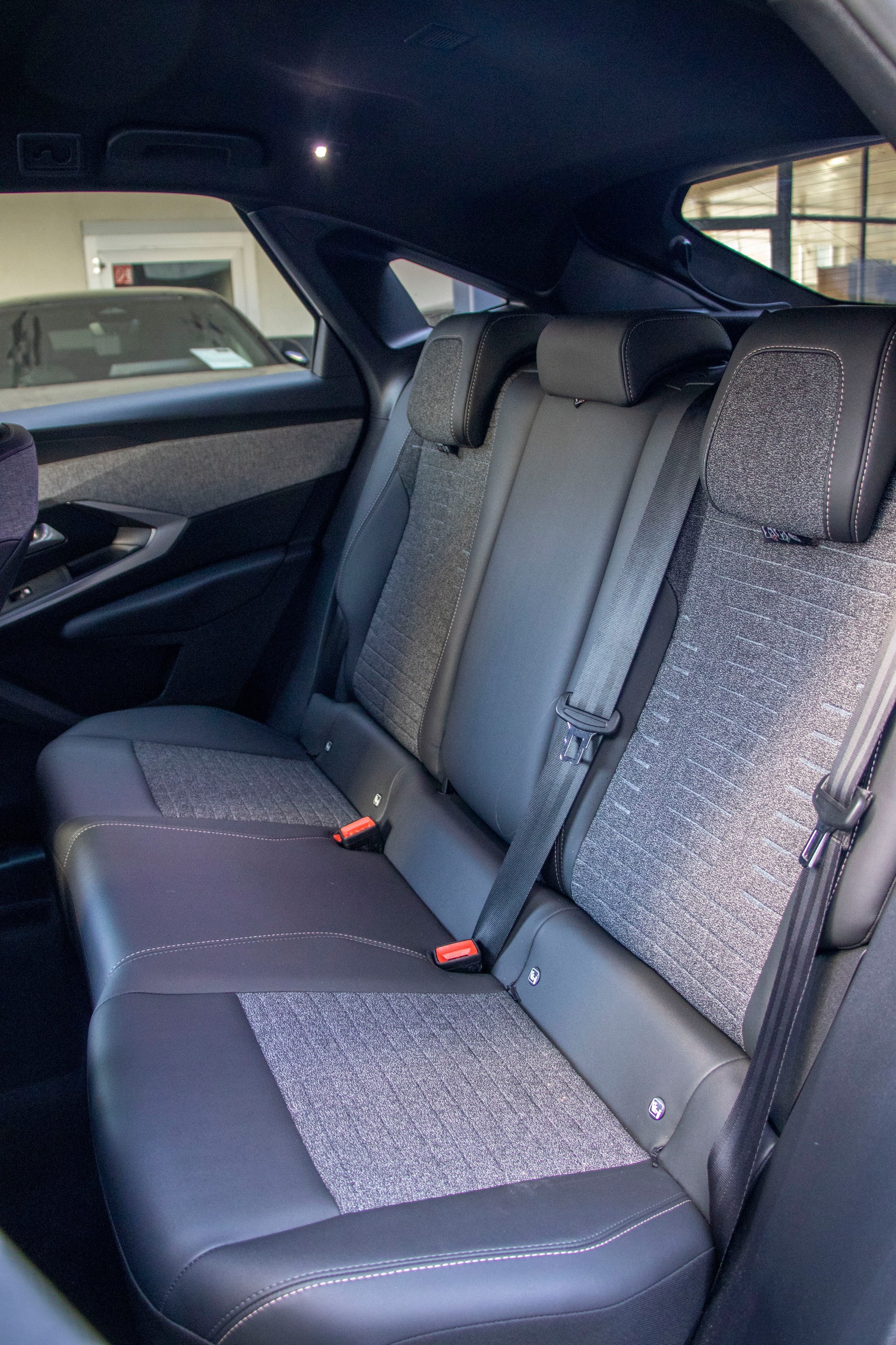 PEUGEOT 3008 145 e-DSC6 Hybrid Allure-image-7