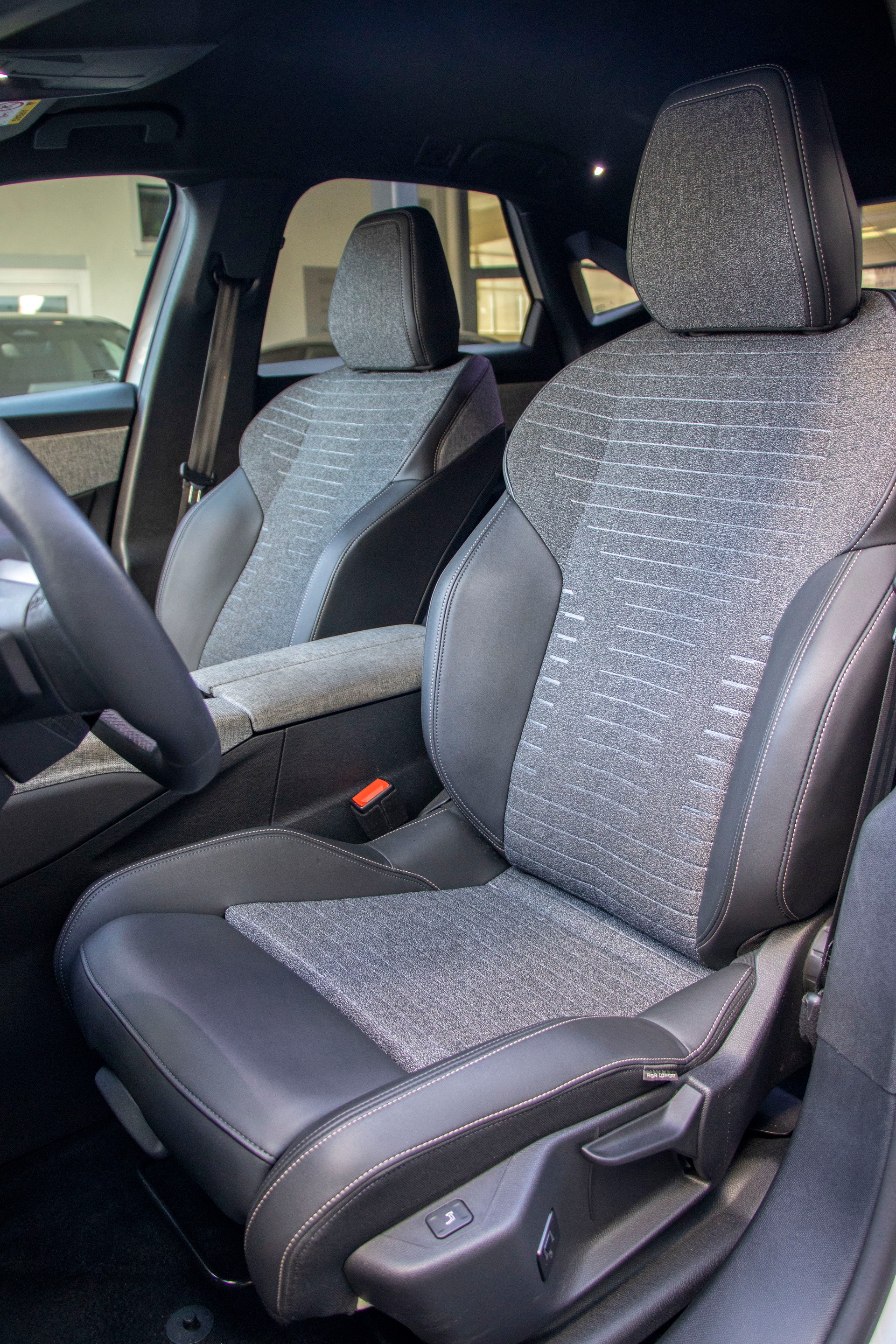 PEUGEOT 3008 145 e-DSC6 Hybrid Allure-image-6