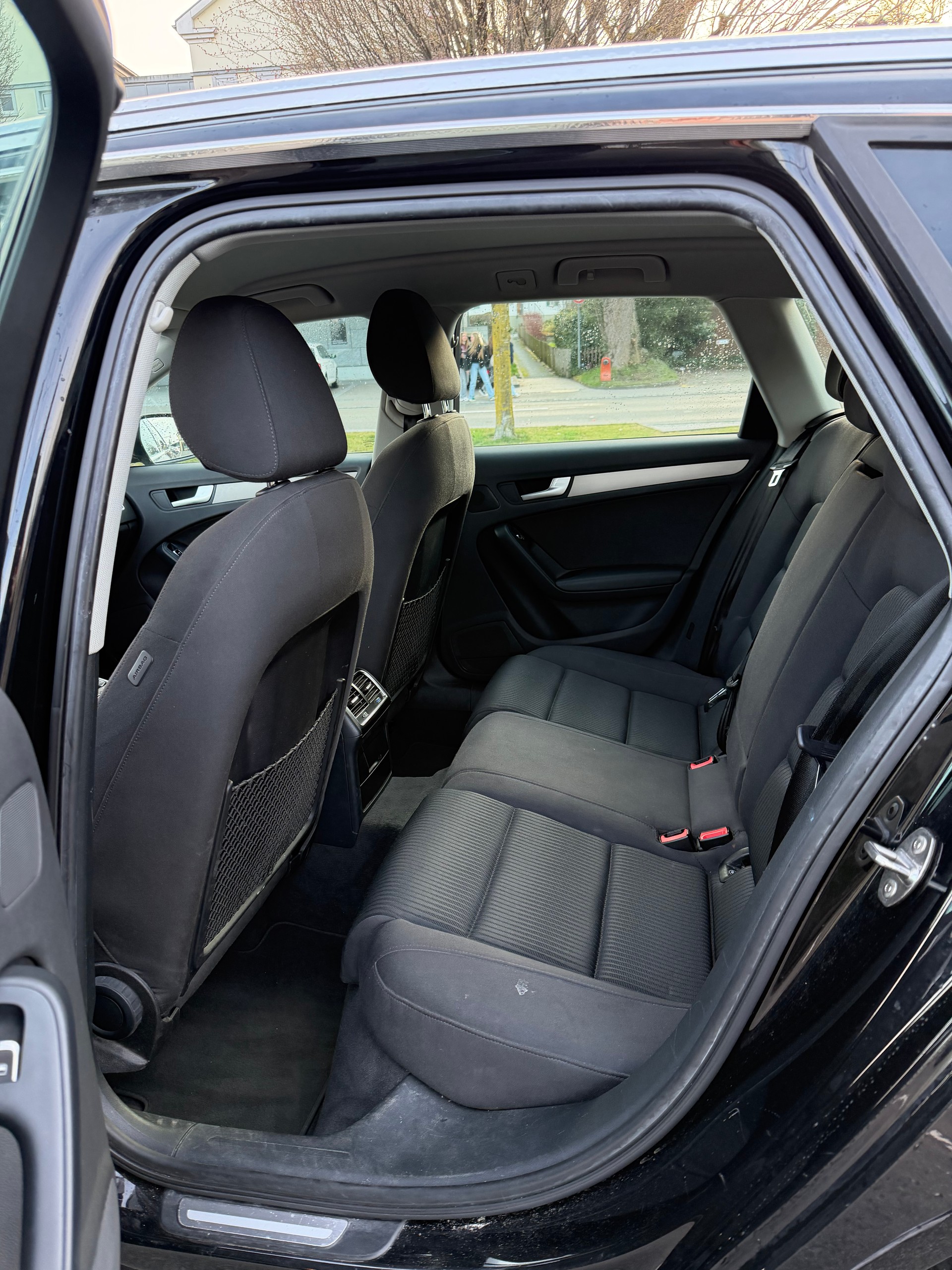 AUDI A4 Avant 2.0 TDI-image-8