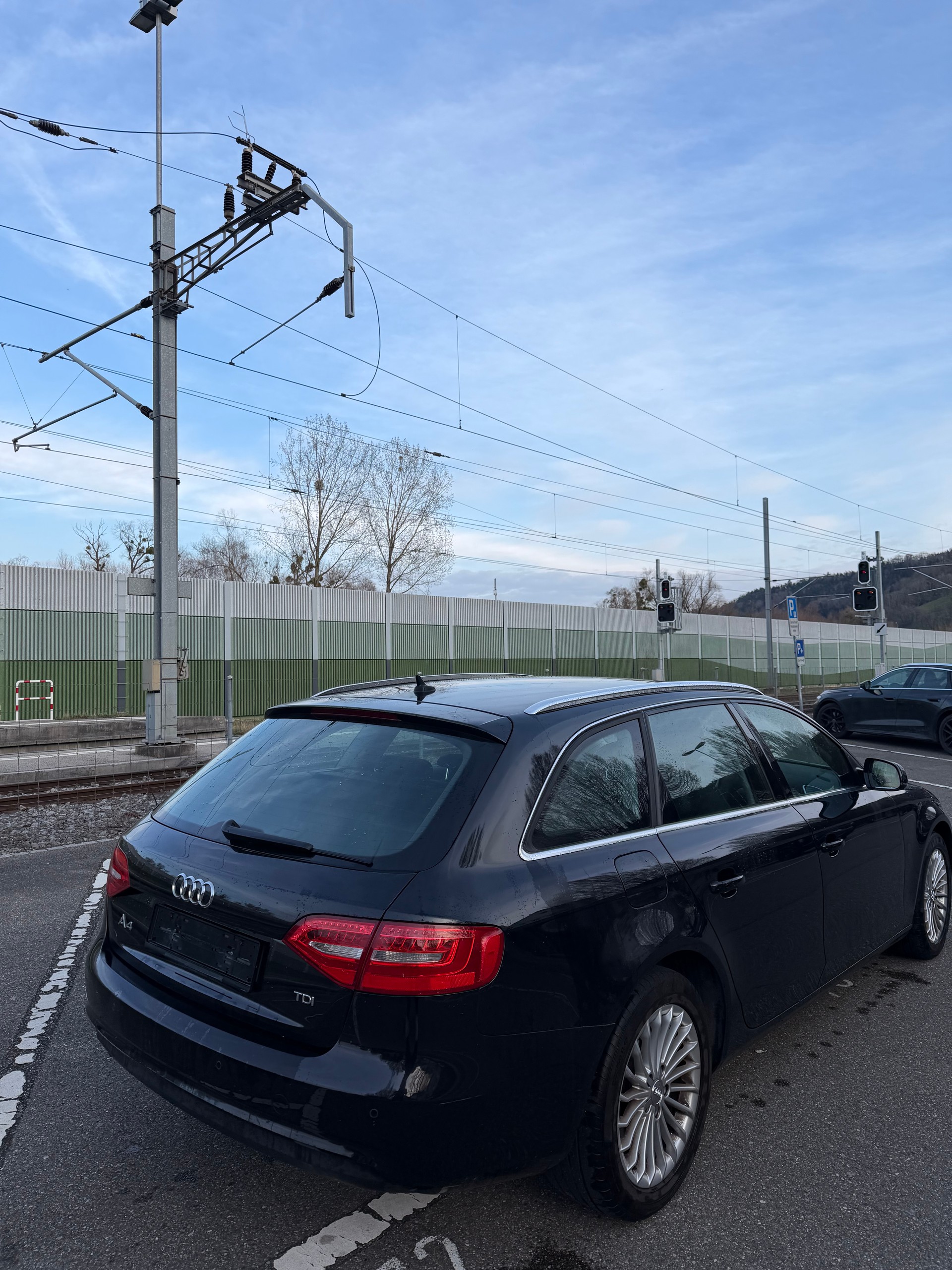 AUDI A4 Avant 2.0 TDI-image-3