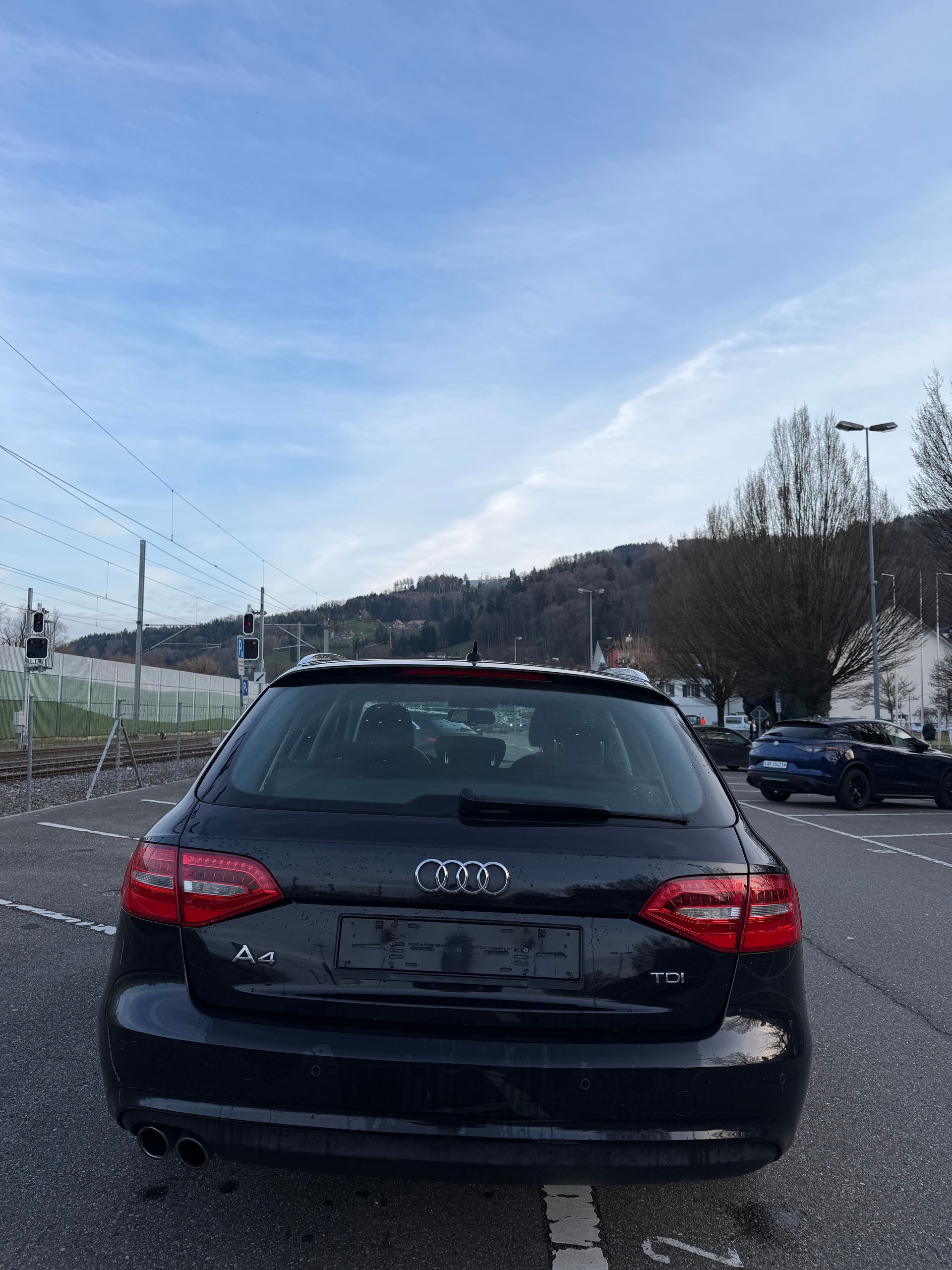 AUDI A4 Avant 2.0 TDI-image-5