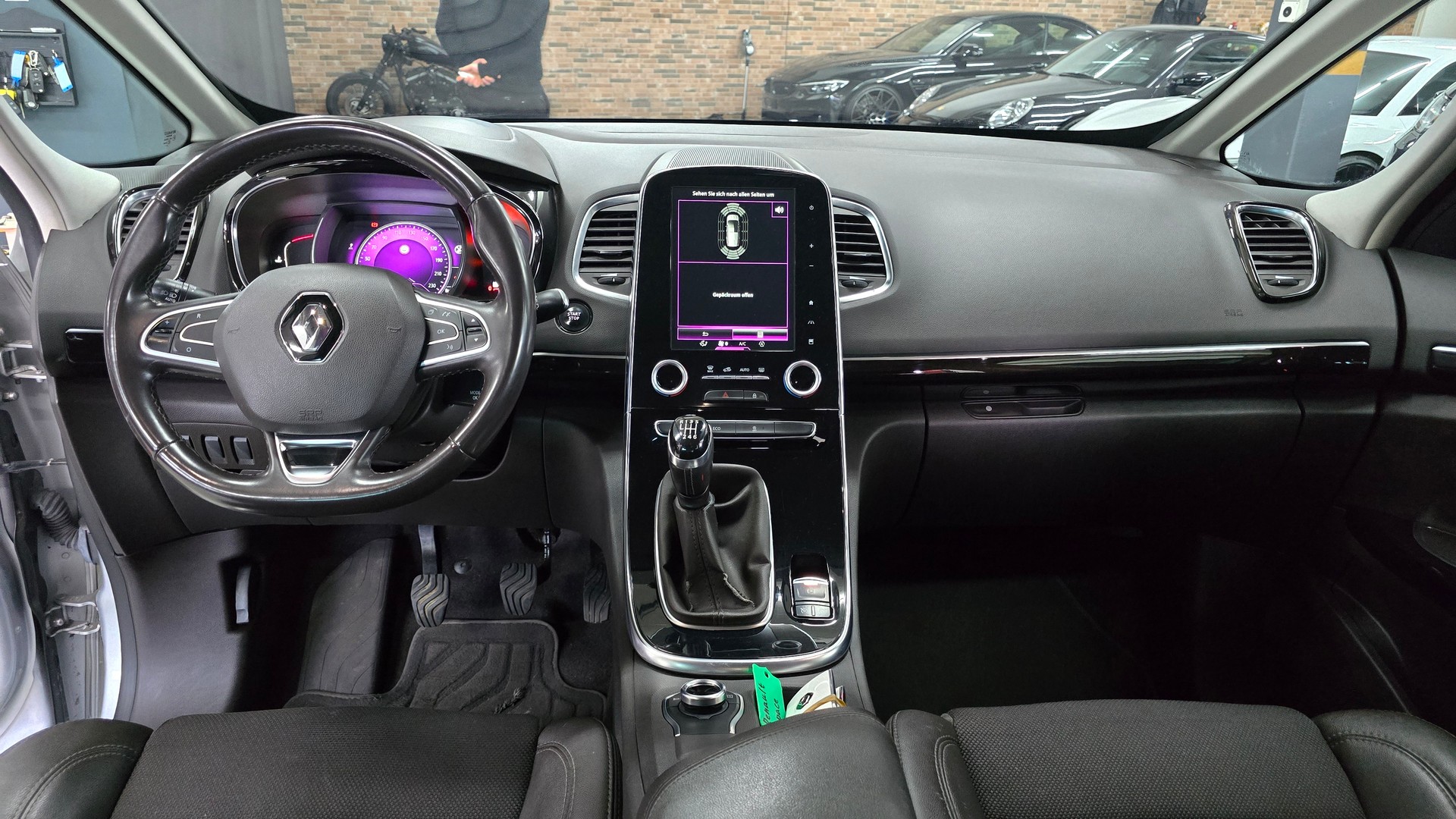 RENAULT Espace 1.6 dCi Intens-image-23