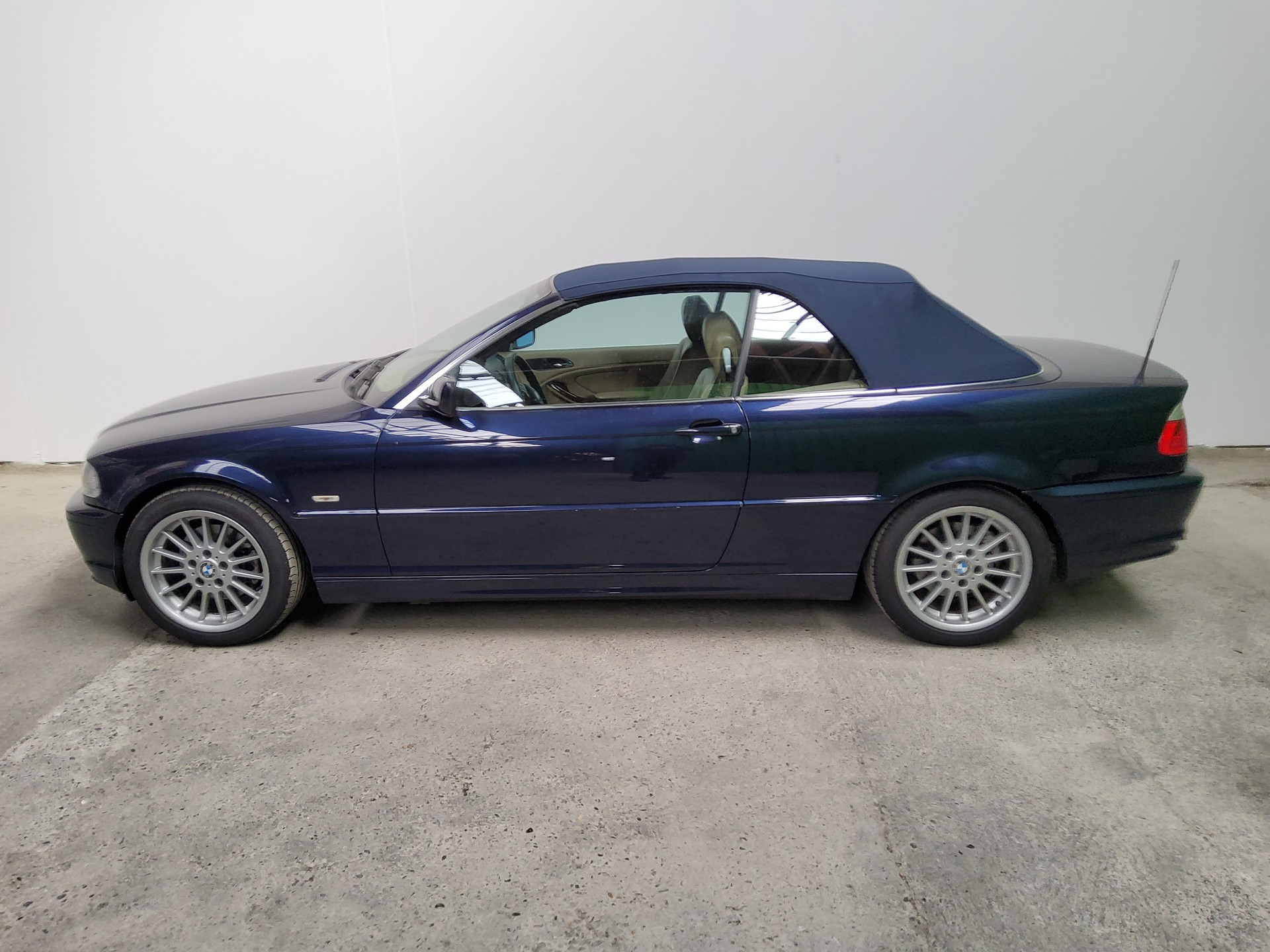 BMW 320Ci Cabriolet-image-8
