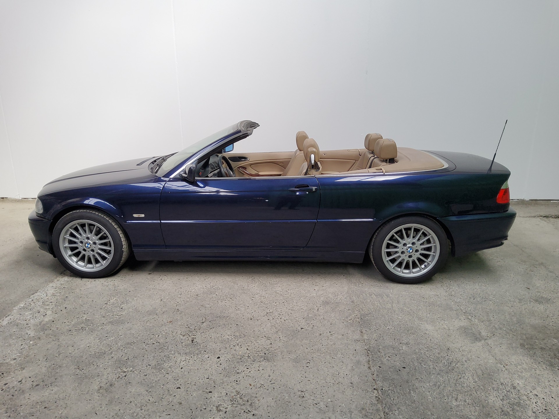 BMW 320Ci Cabriolet-image-7