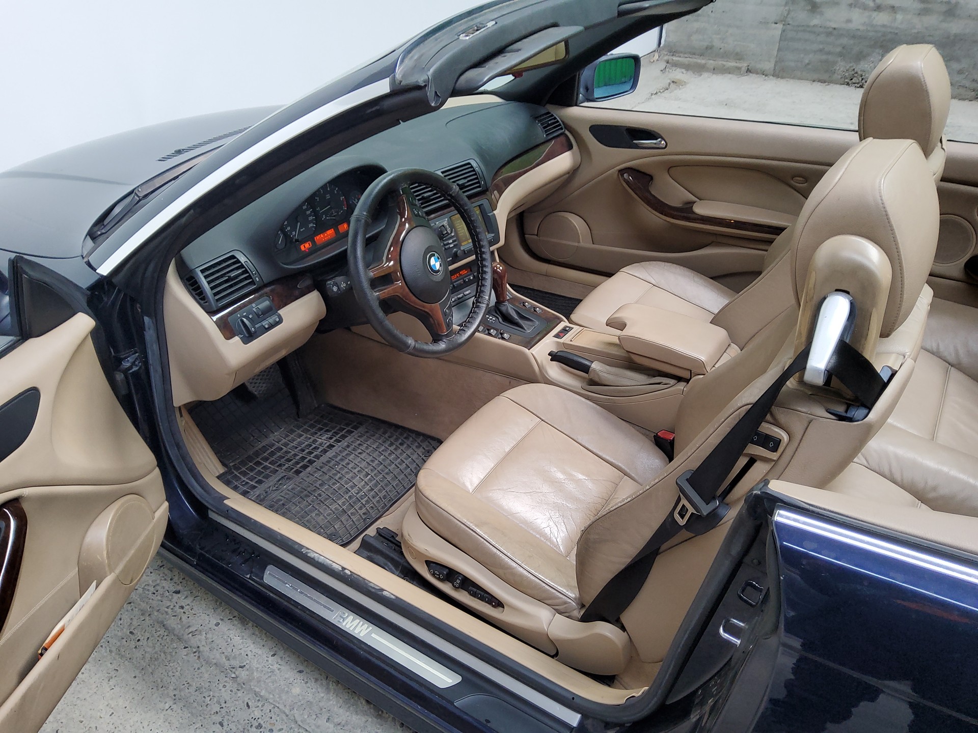 BMW 320Ci Cabriolet-image-4