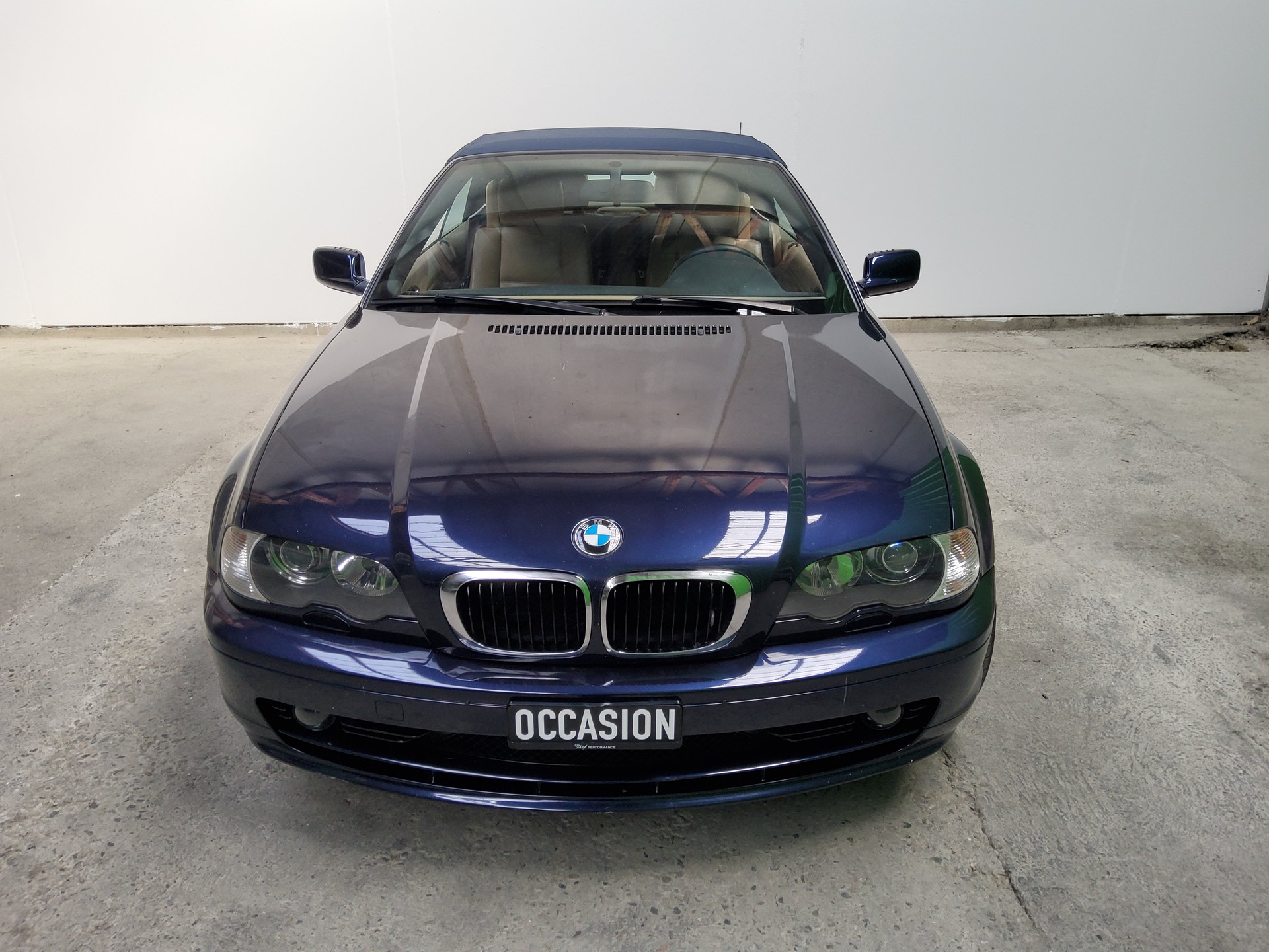 BMW 320Ci Cabriolet-showroom-element-1