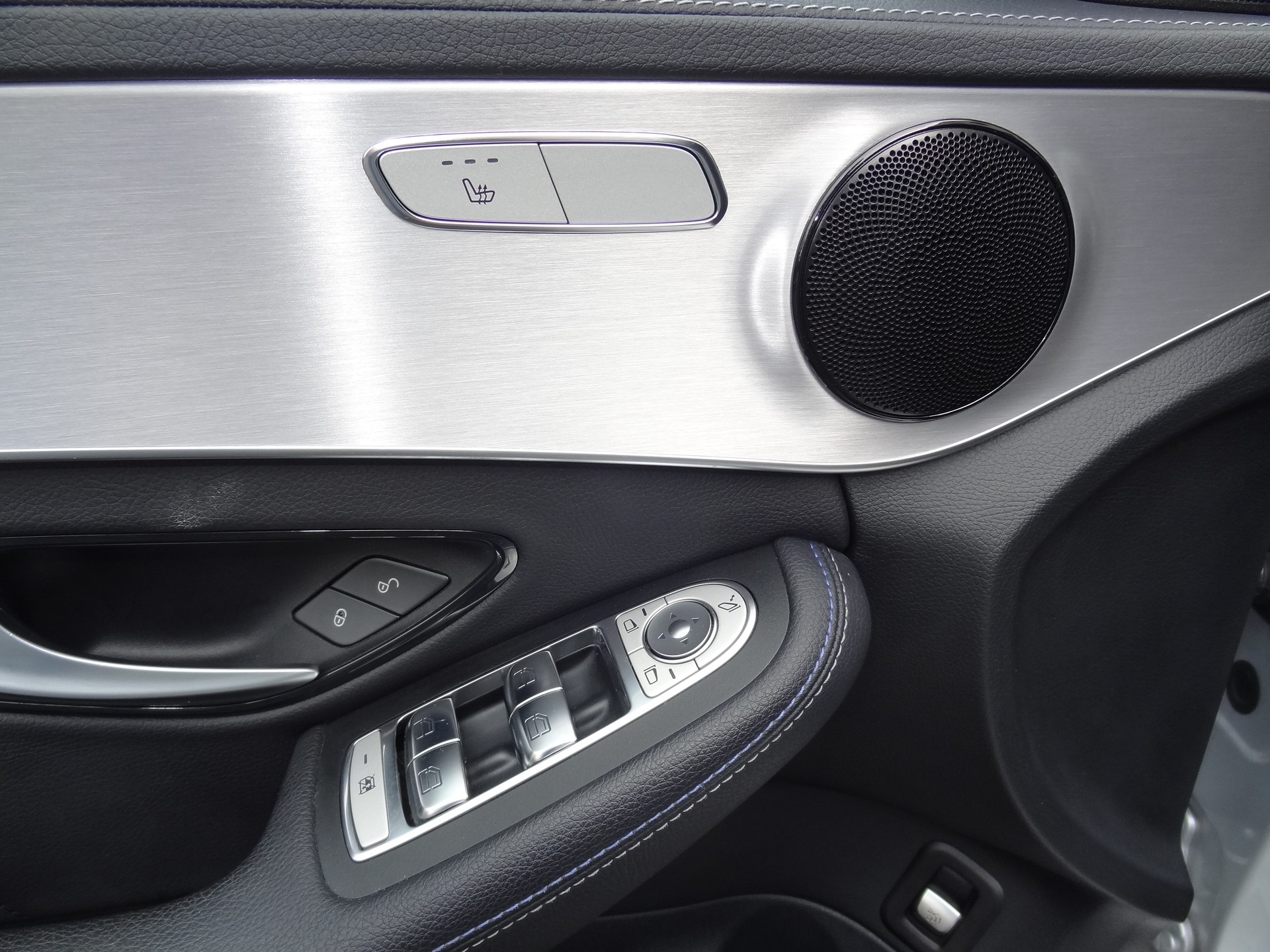 MERCEDES-BENZ C 220 d AMG Line * Night Edition * 9G-Tronic-image-12