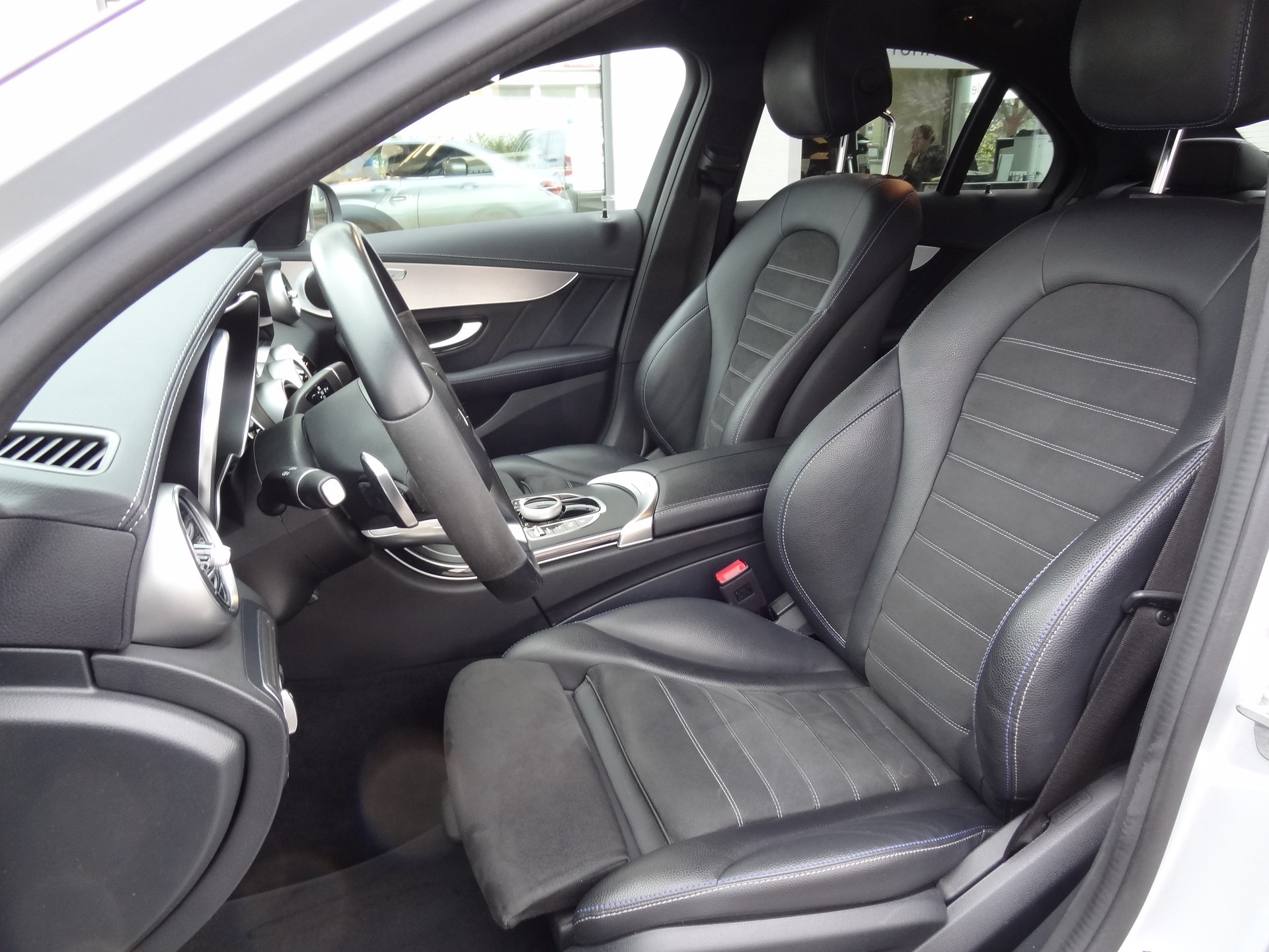 MERCEDES-BENZ C 220 d AMG Line * Night Edition * 9G-Tronic-image-11