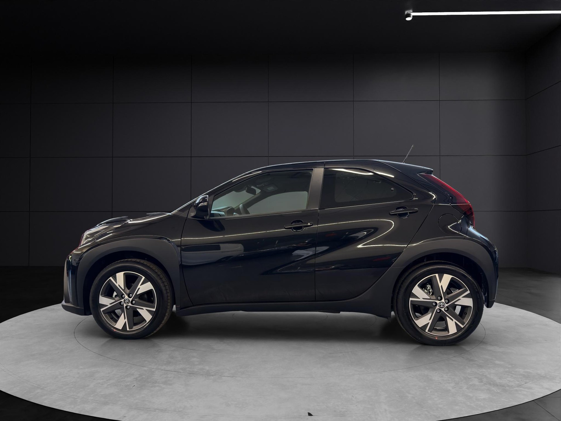 TOYOTA Aygo X 1.5 VVT-i HSD Trend-showroom-element-1