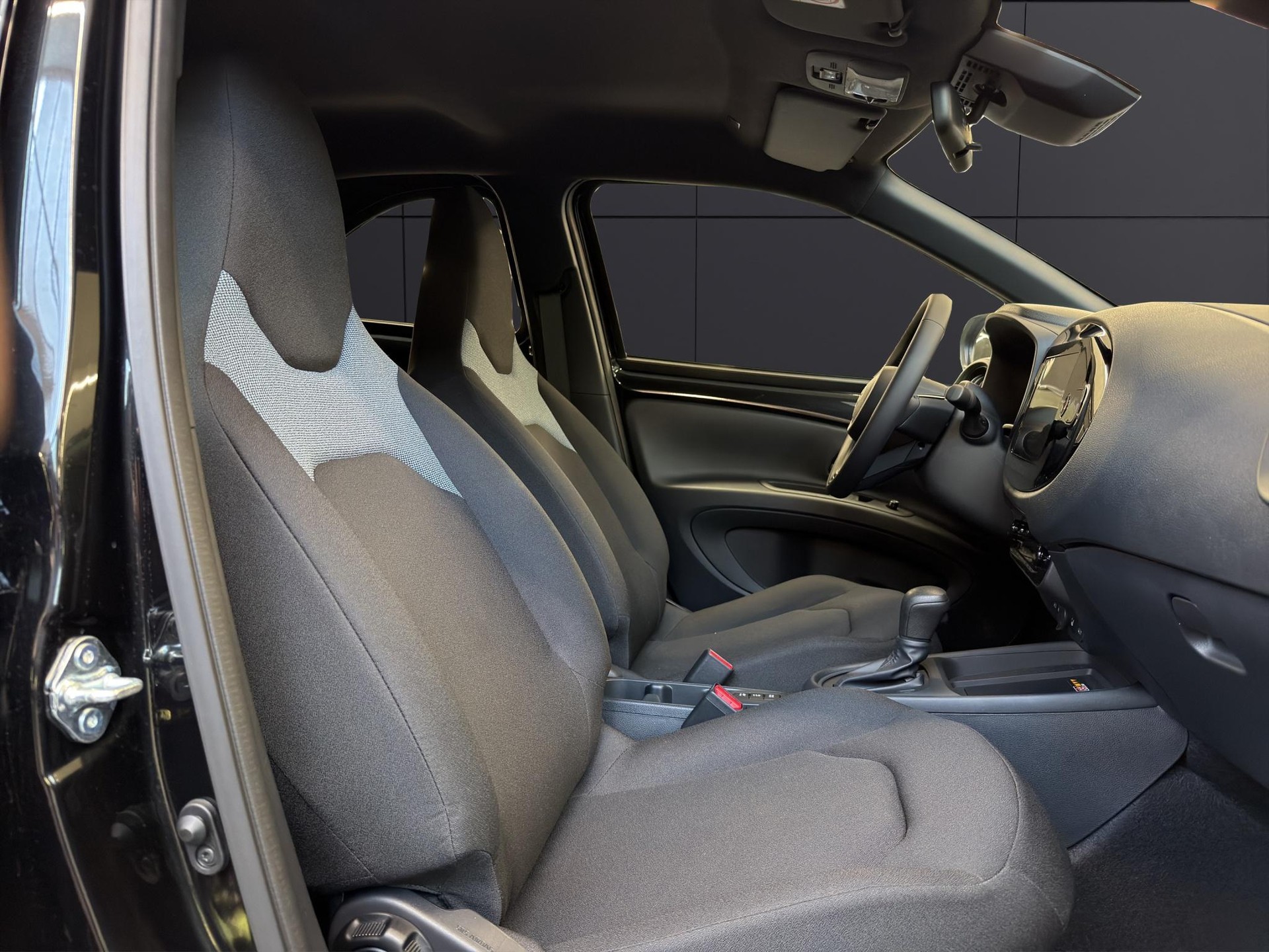 TOYOTA Aygo X 1.5 VVT-i HSD Trend-image-9