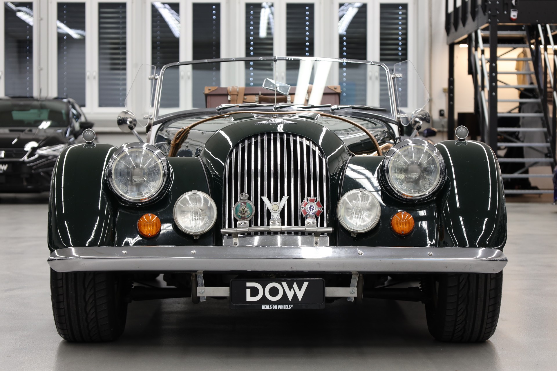 MORGAN PLUS 8-showroom-element-3