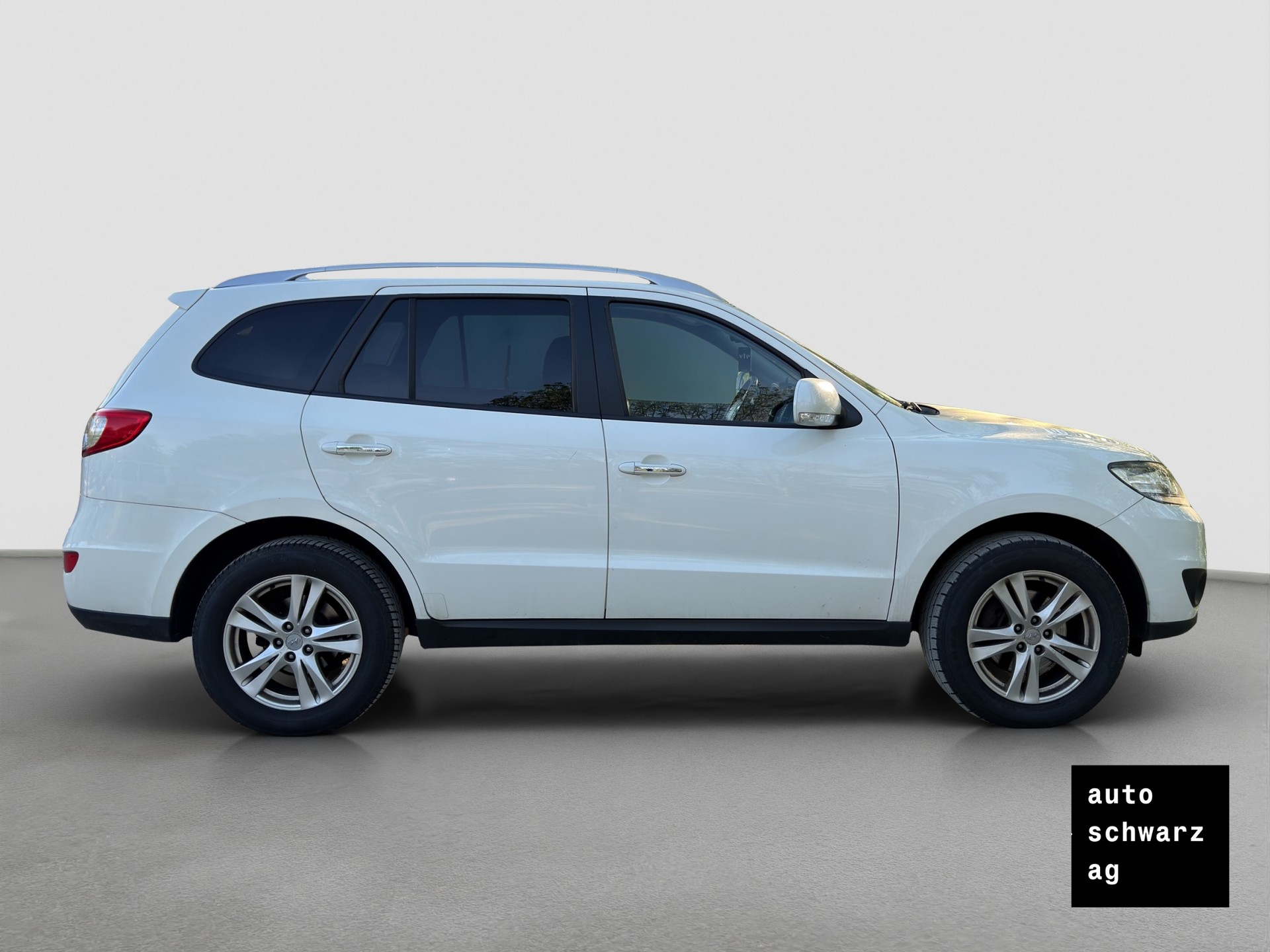 HYUNDAI Santa Fe 2.2 CRDI Swiss Plus Edition 4WD Automatic-showroom-element-3