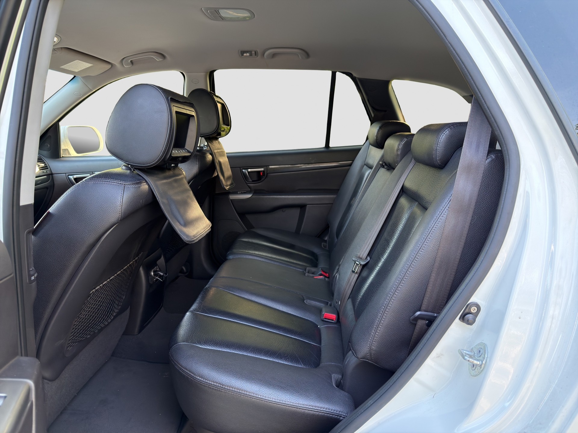 HYUNDAI Santa Fe 2.2 CRDI Swiss Plus Edition 4WD Automatic-image-9