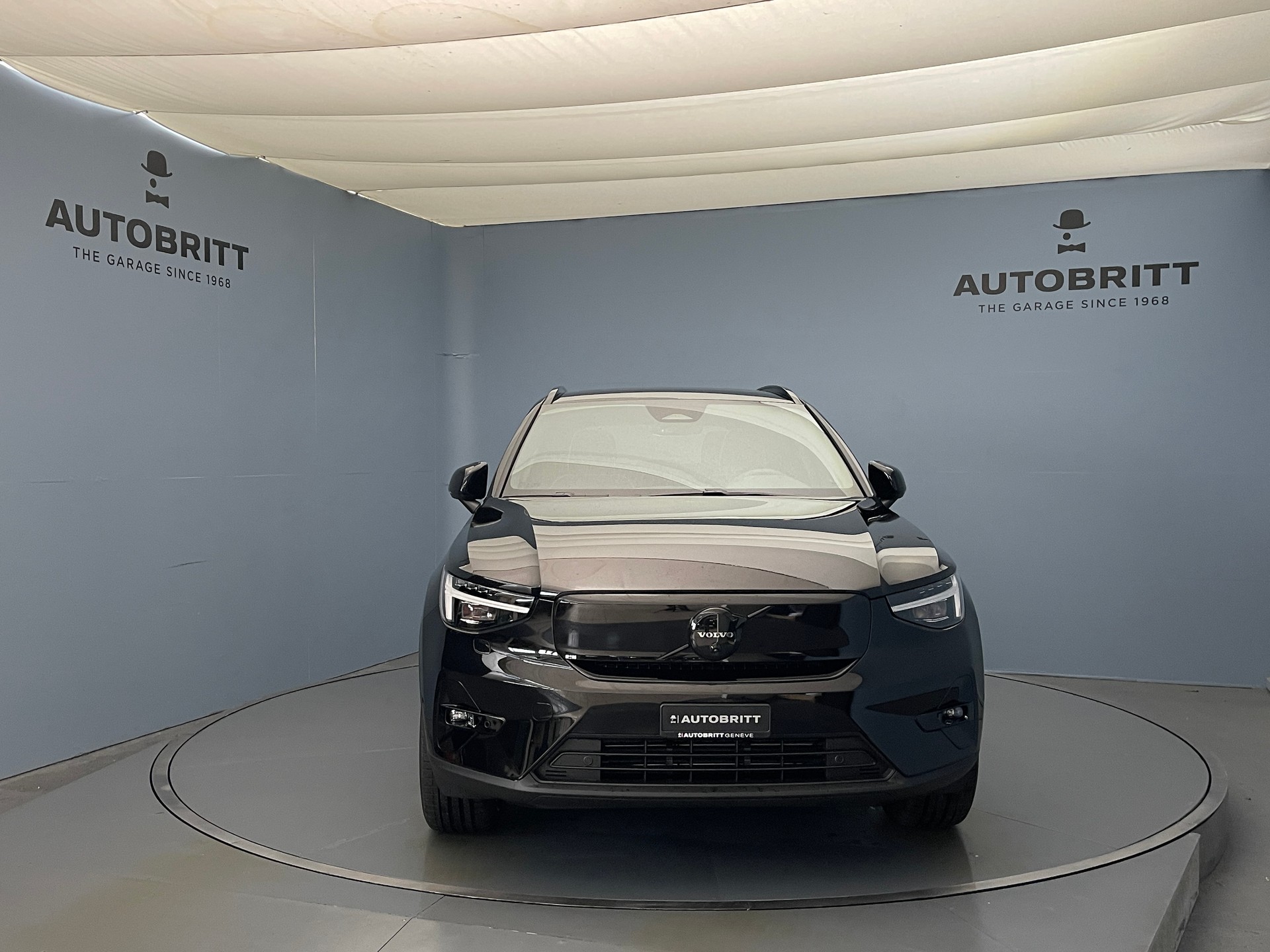VOLVO EX40 Twin Black Edition AWD-showroom-element-3