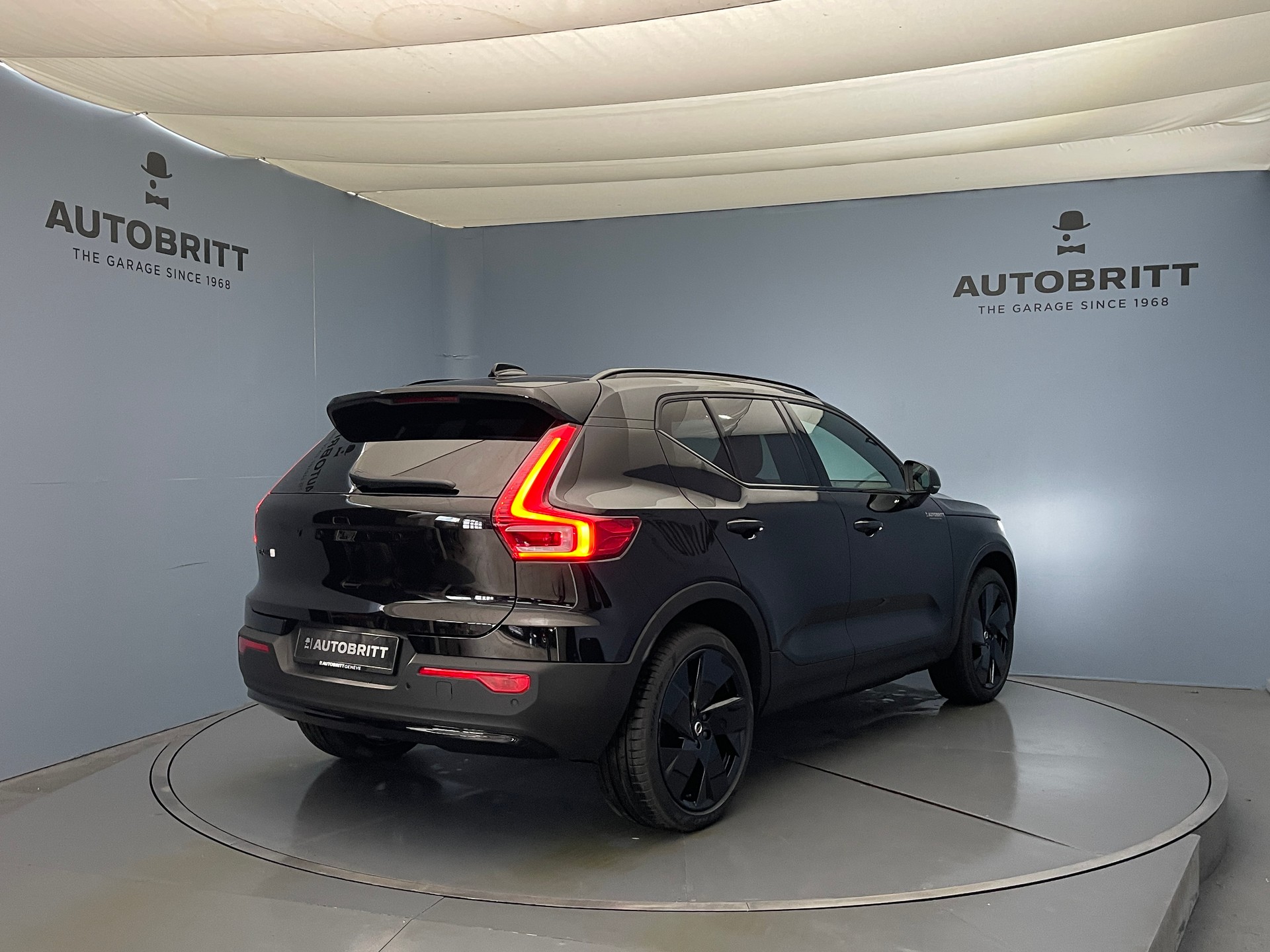 VOLVO EX40 Twin Black Edition AWD-image-4