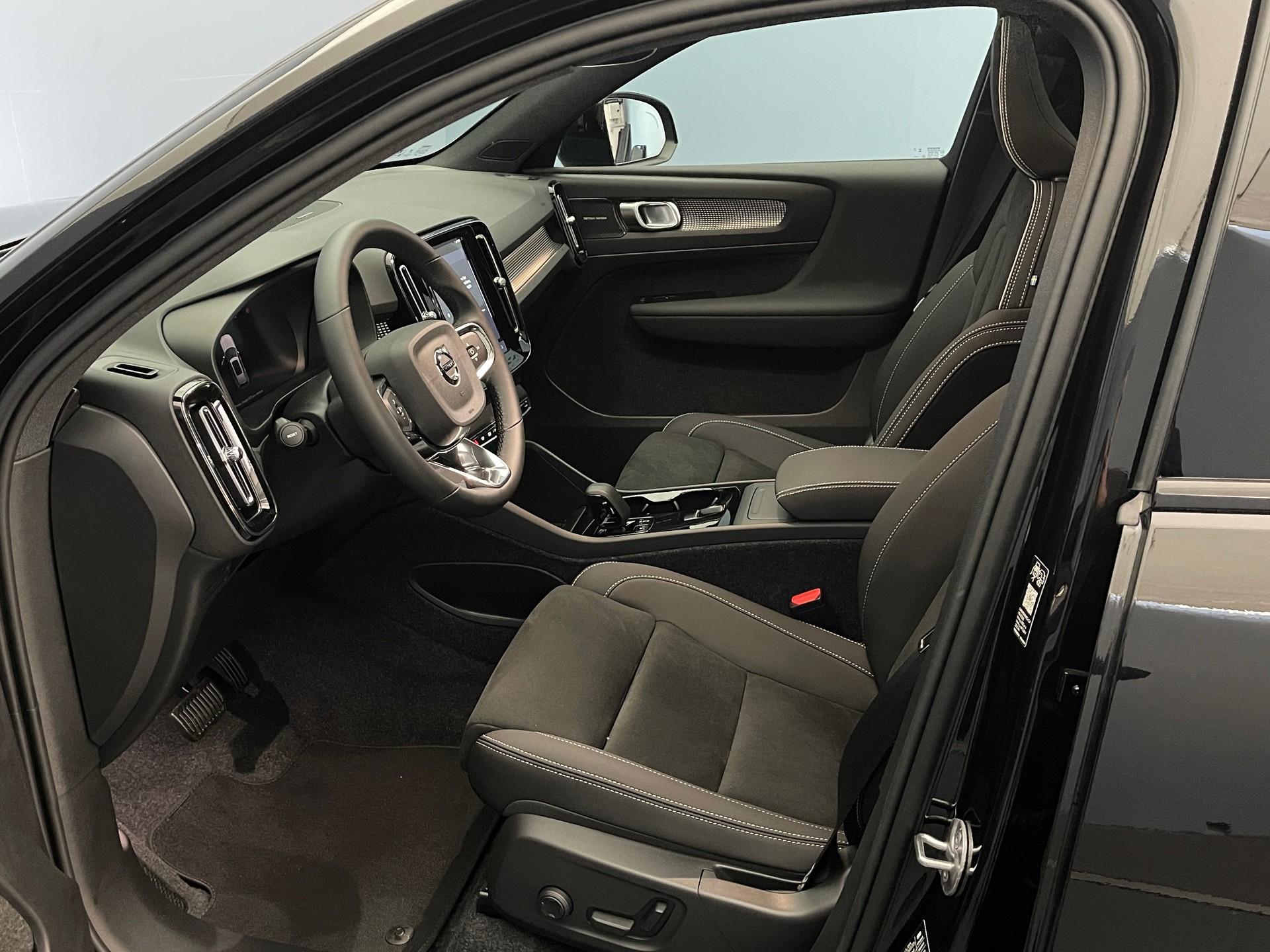 VOLVO EX40 Twin Black Edition AWD-image-6