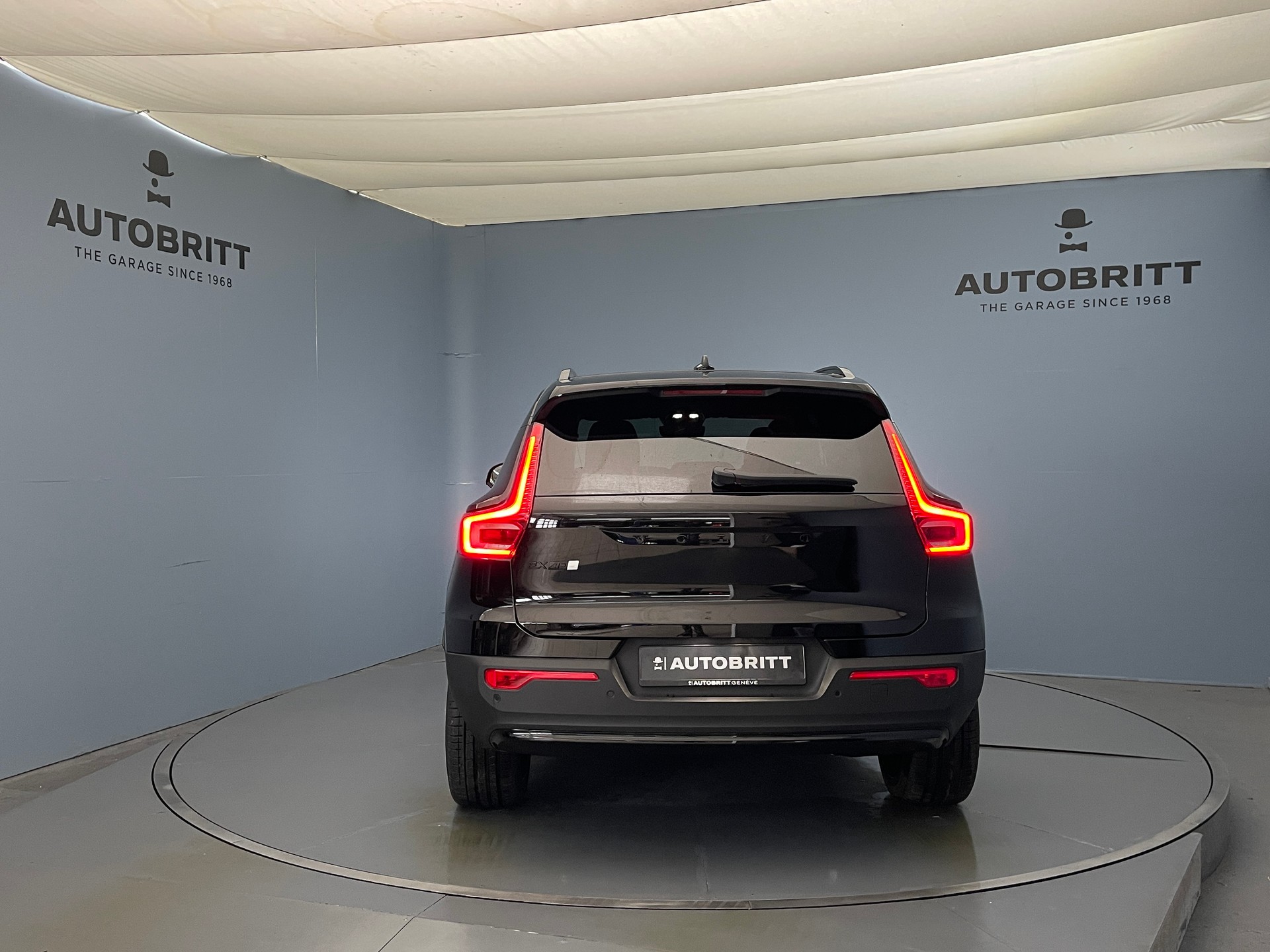 VOLVO EX40 Twin Black Edition AWD-showroom-element-1