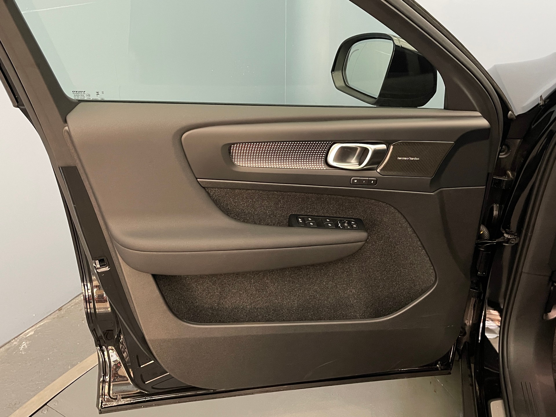 VOLVO EX40 Twin Black Edition AWD-image-9