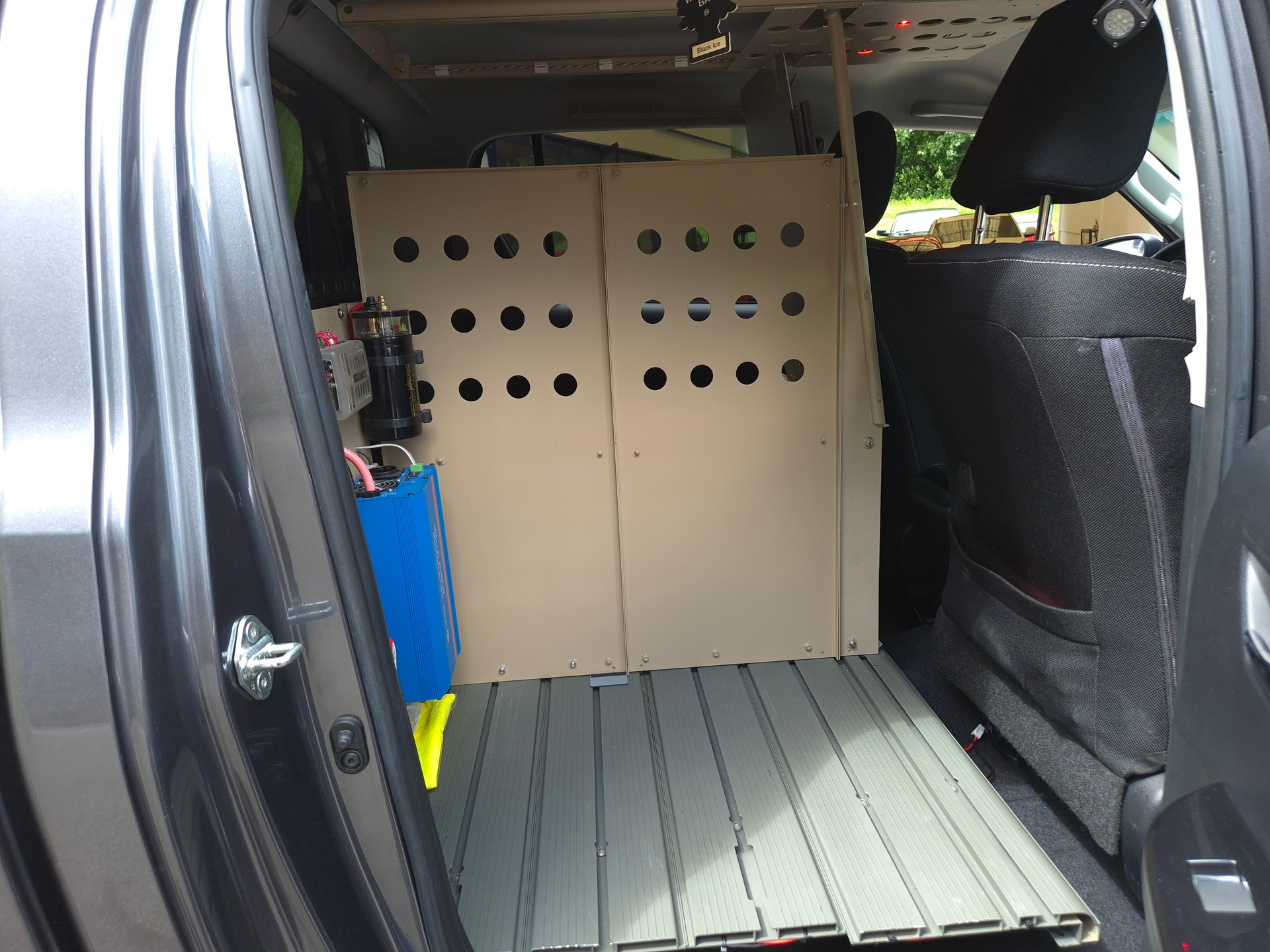 TOYOTA Hilux 2.4D-4D Style DoubleCab 4x4 A-image-29