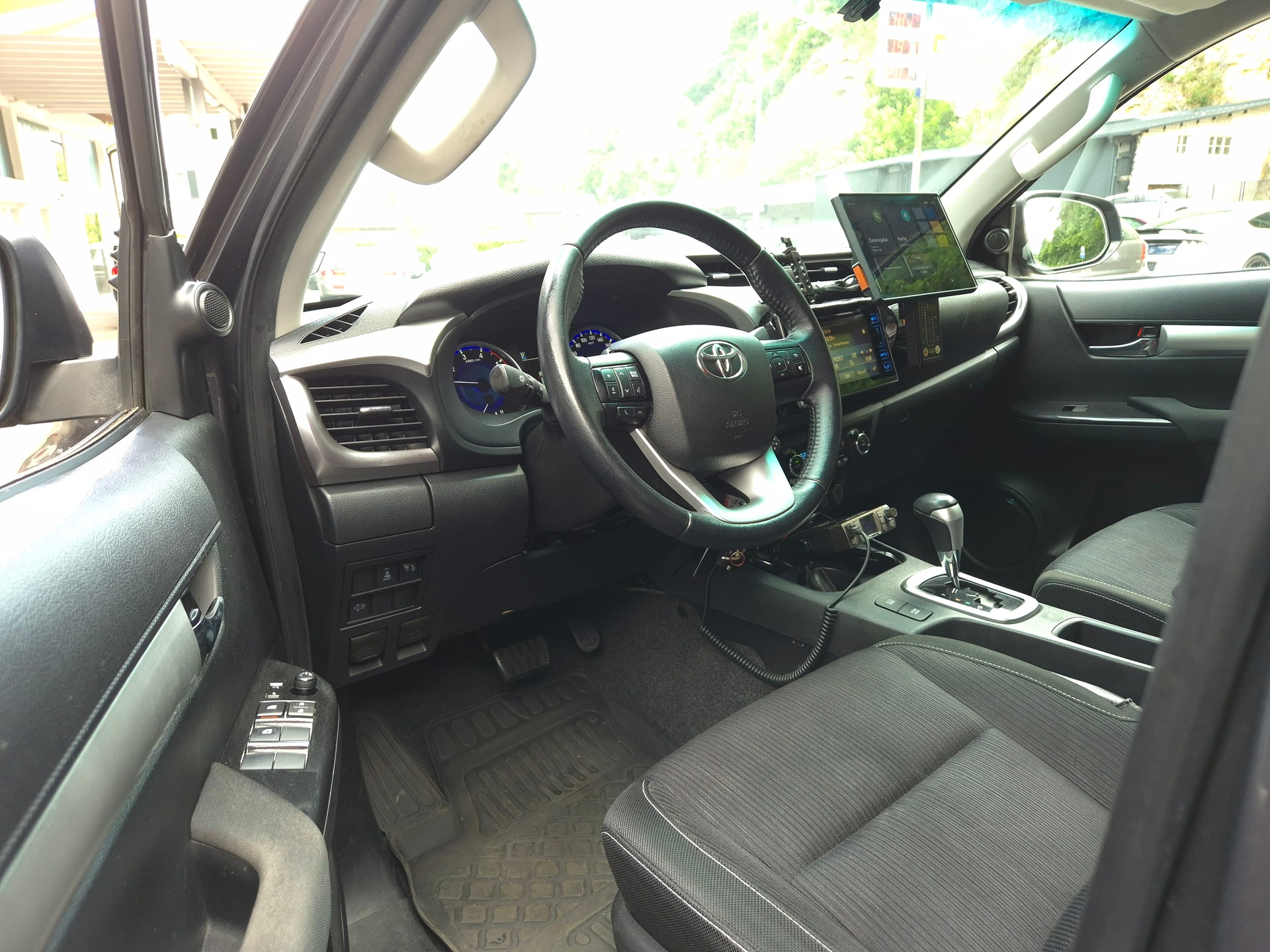 TOYOTA Hilux 2.4D-4D Style DoubleCab 4x4 A-image-20